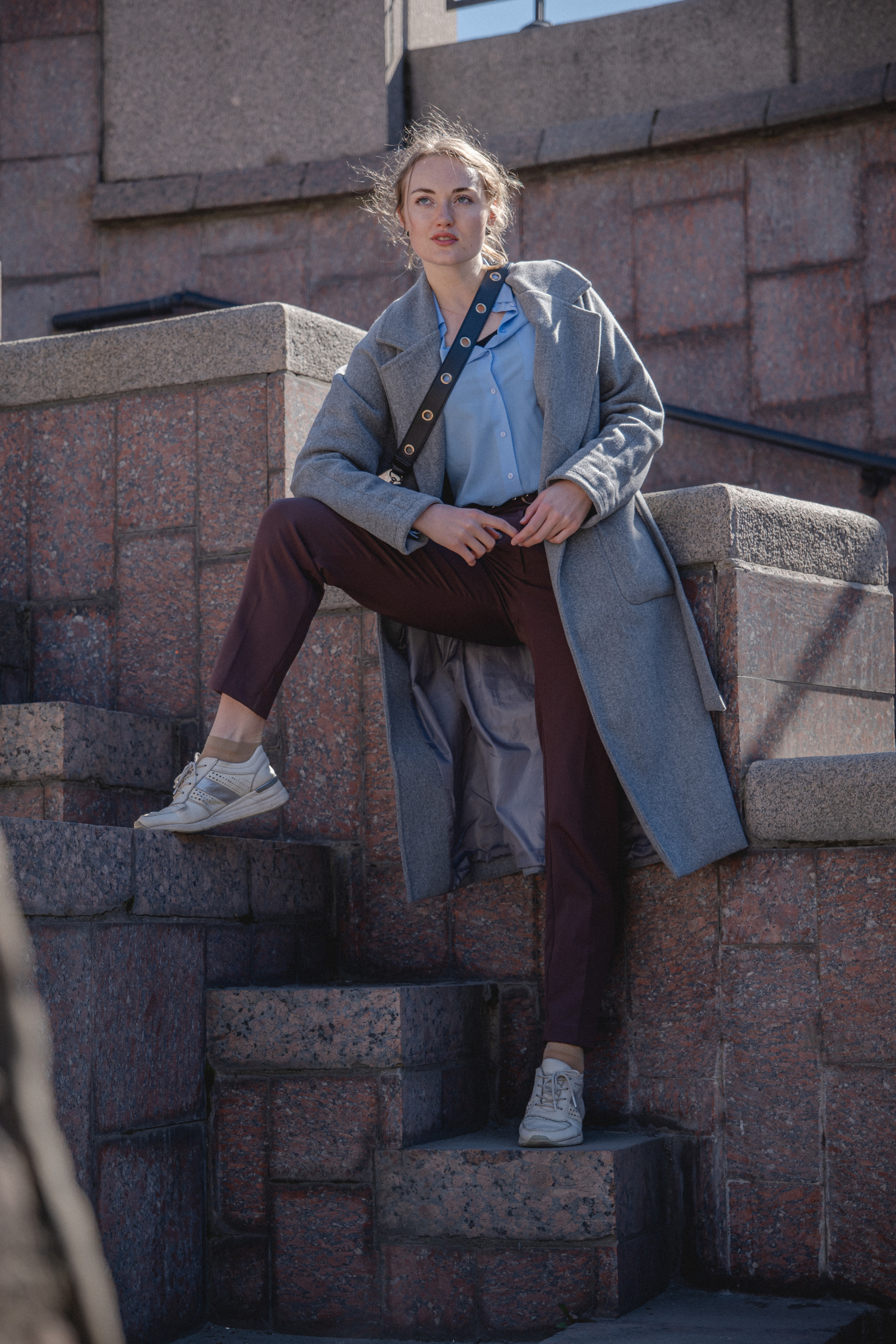 Алена — прогулка в городе в летний день. Фотосессия в Спб в студии, фотограф Панютина Марина