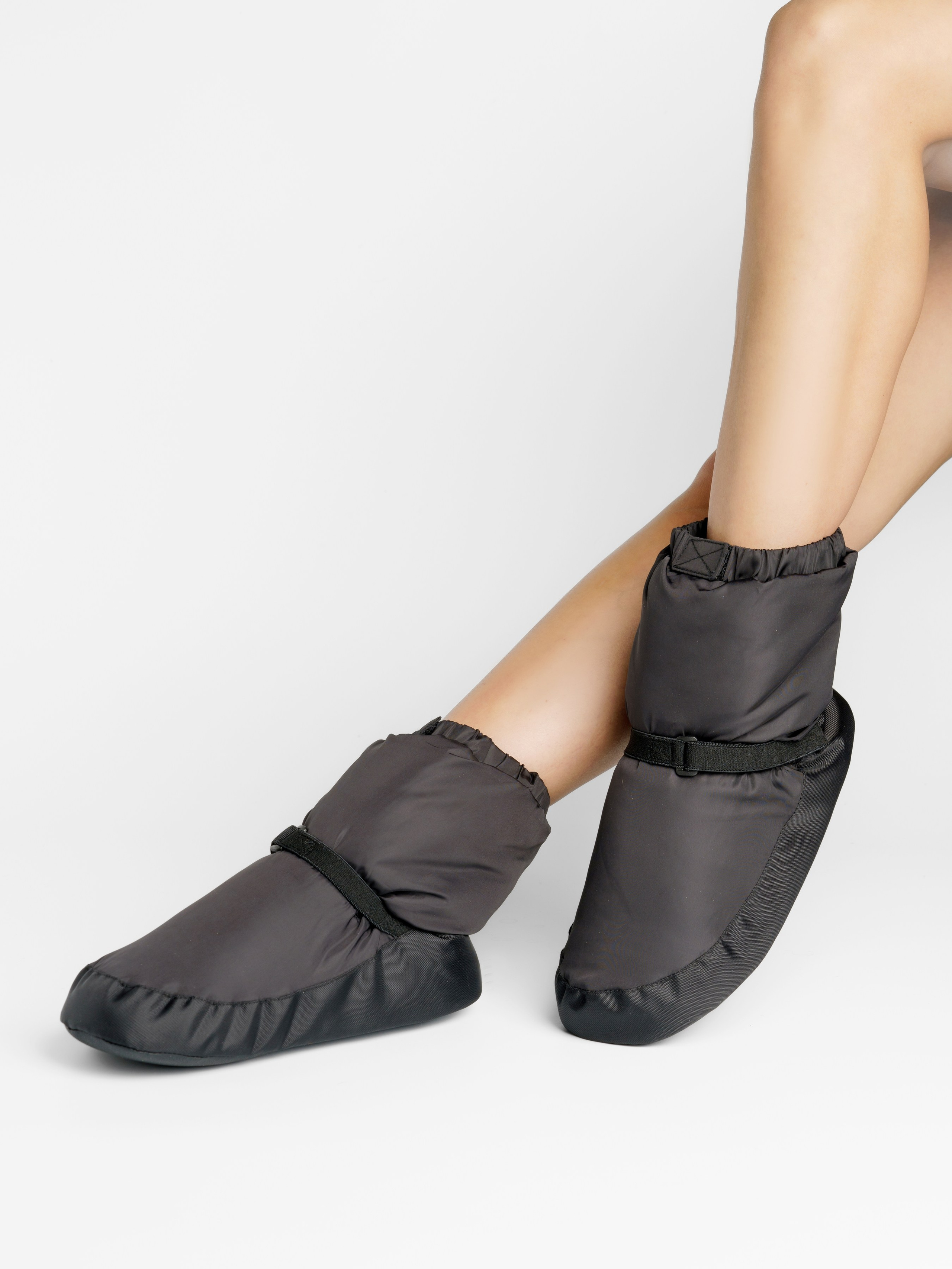 Сапожки для разогрева, модель Алина. KED Production — продакшн из СПб. Создаём фото, видео и контент, который помогает брендам и селлерам продавать больше