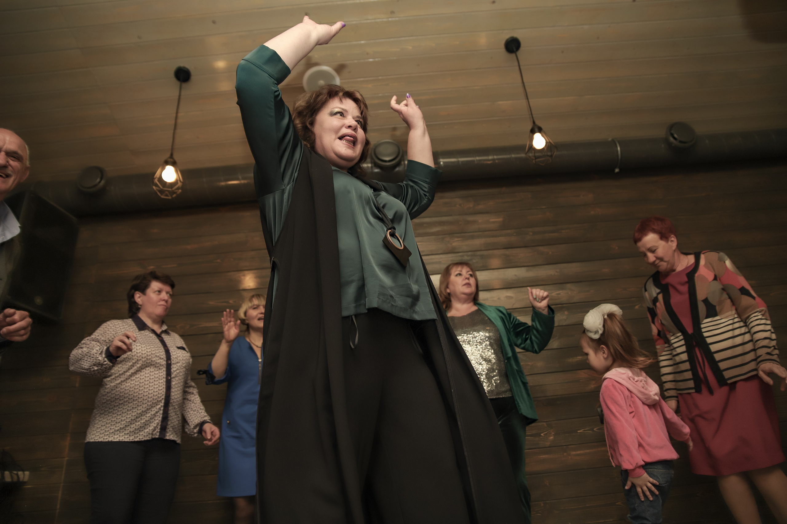 Репортаж торжества в ресторане. Семейный свадебный интерьерный фотограф Тверь Санкт- Марина Свистунова