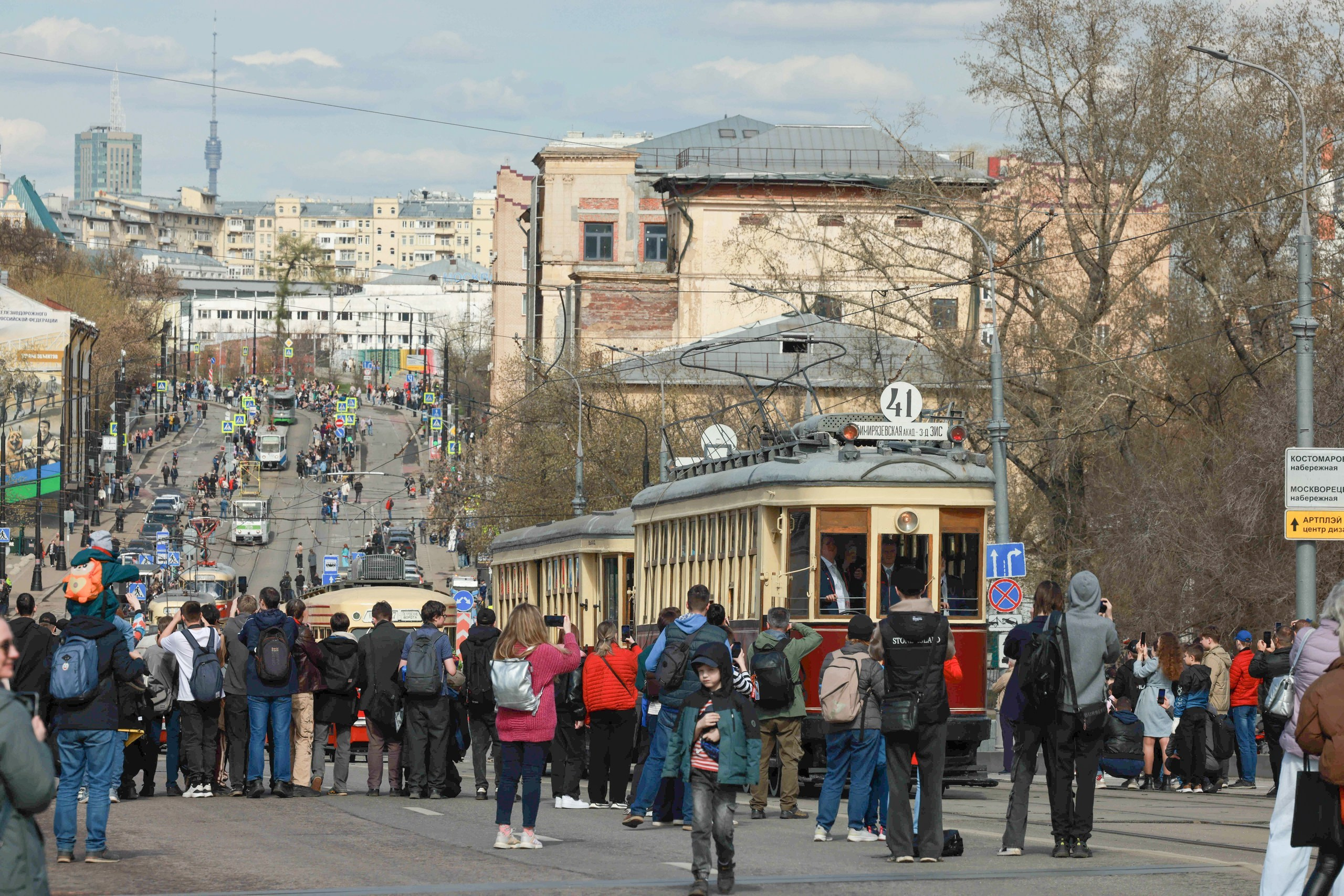 Парад трамваев. Репортажный, архитектурный, театральный и файн-арт фотограф Лена Мельникова в Москве