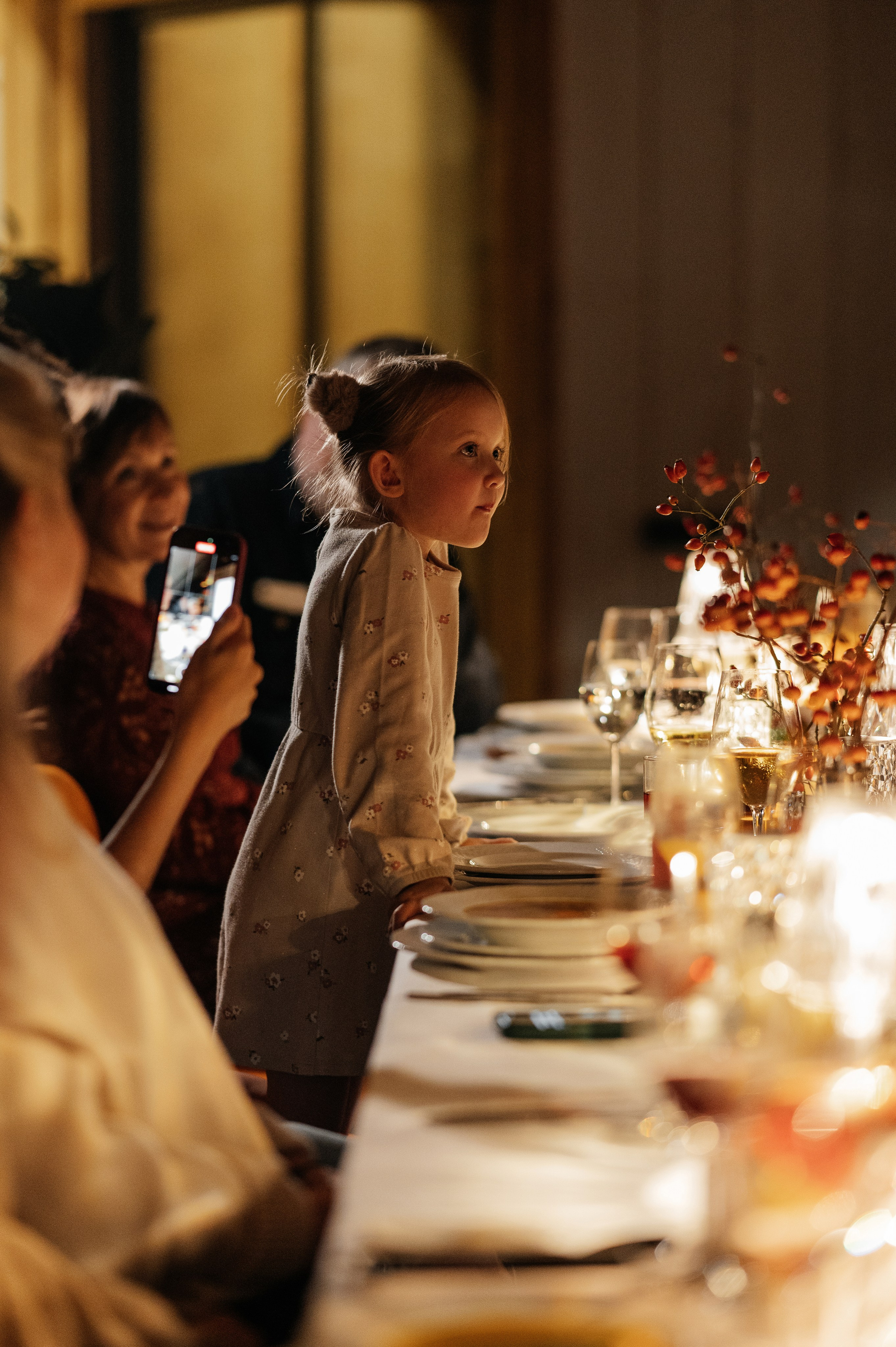 Невероятно атмосферный семейный ужин. Wedding photographer in Moscow and around the world Andrey Medvednikov
