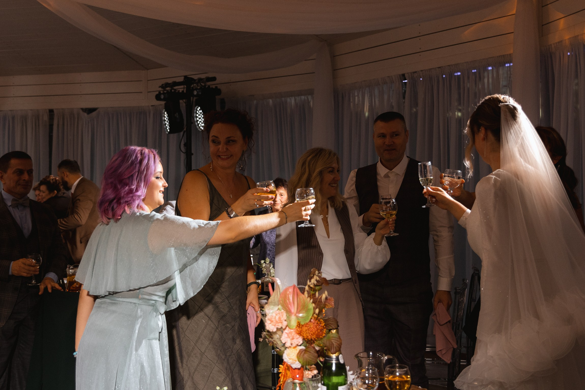 Two people swiped right. Свадебный фотограф Ярославль, Рыбинск