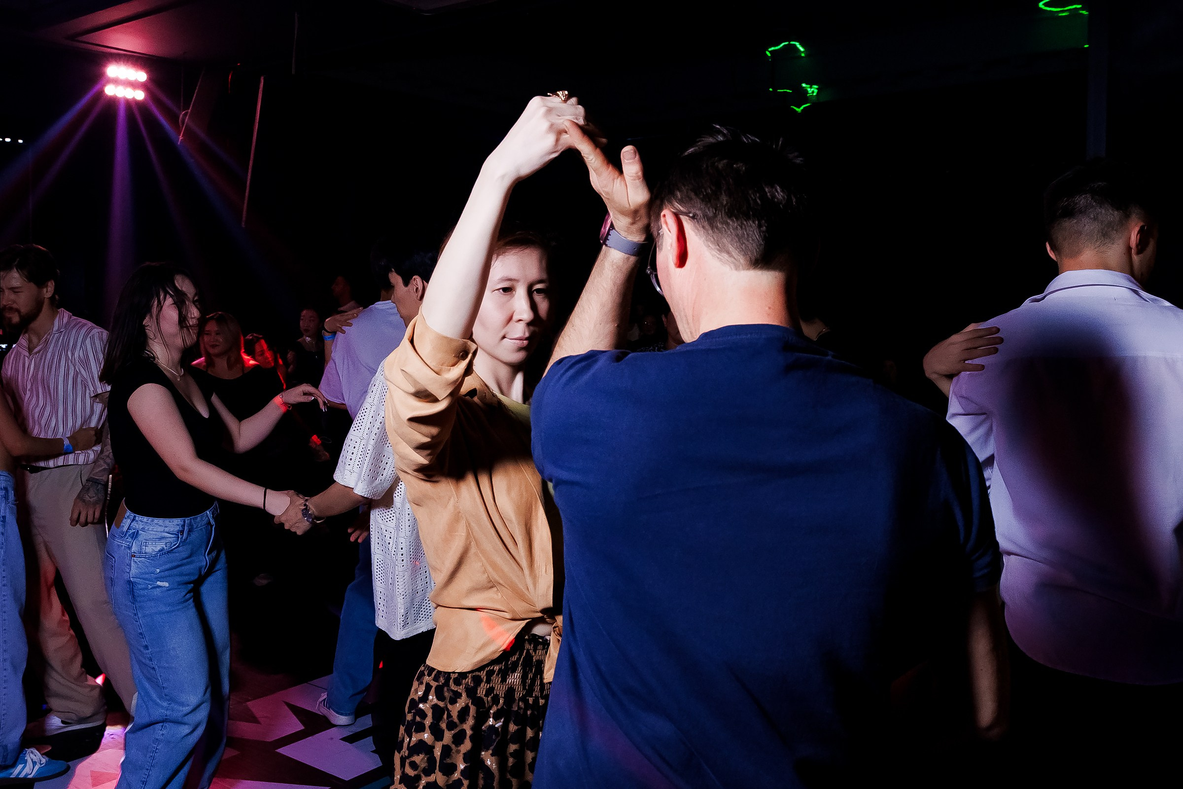 Bachata Party Hola Dance. Репортажный фотограф в Алматы Каюпов Сержан