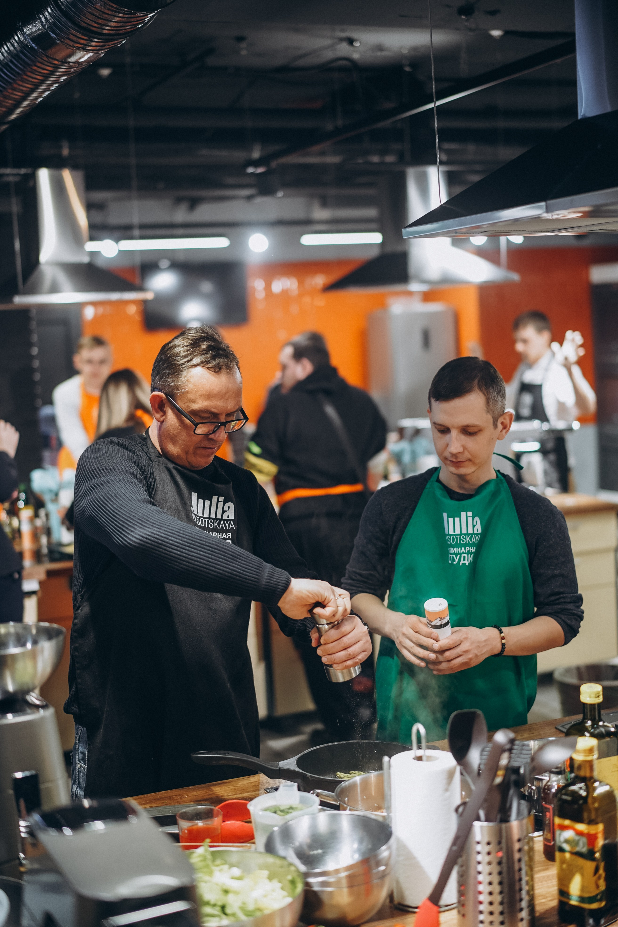 Репортаж с кулинарной студии Юлии Высоцкой. Портретный фотограф в Москве Илья Корненков