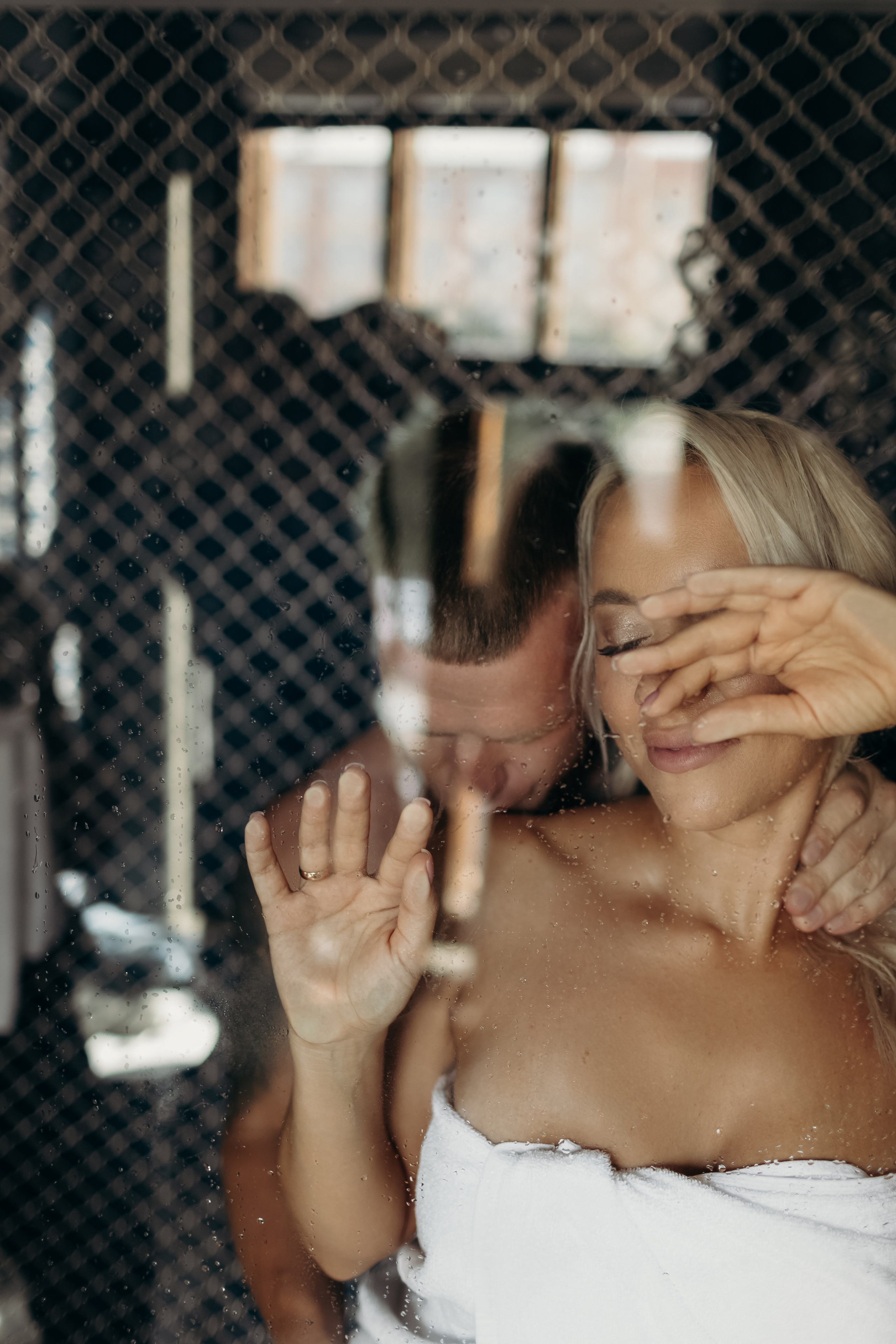 Александр и Елена (сборы, ресторан). Фотограф свадебный семейный в Красноярске Шукшина Наталья