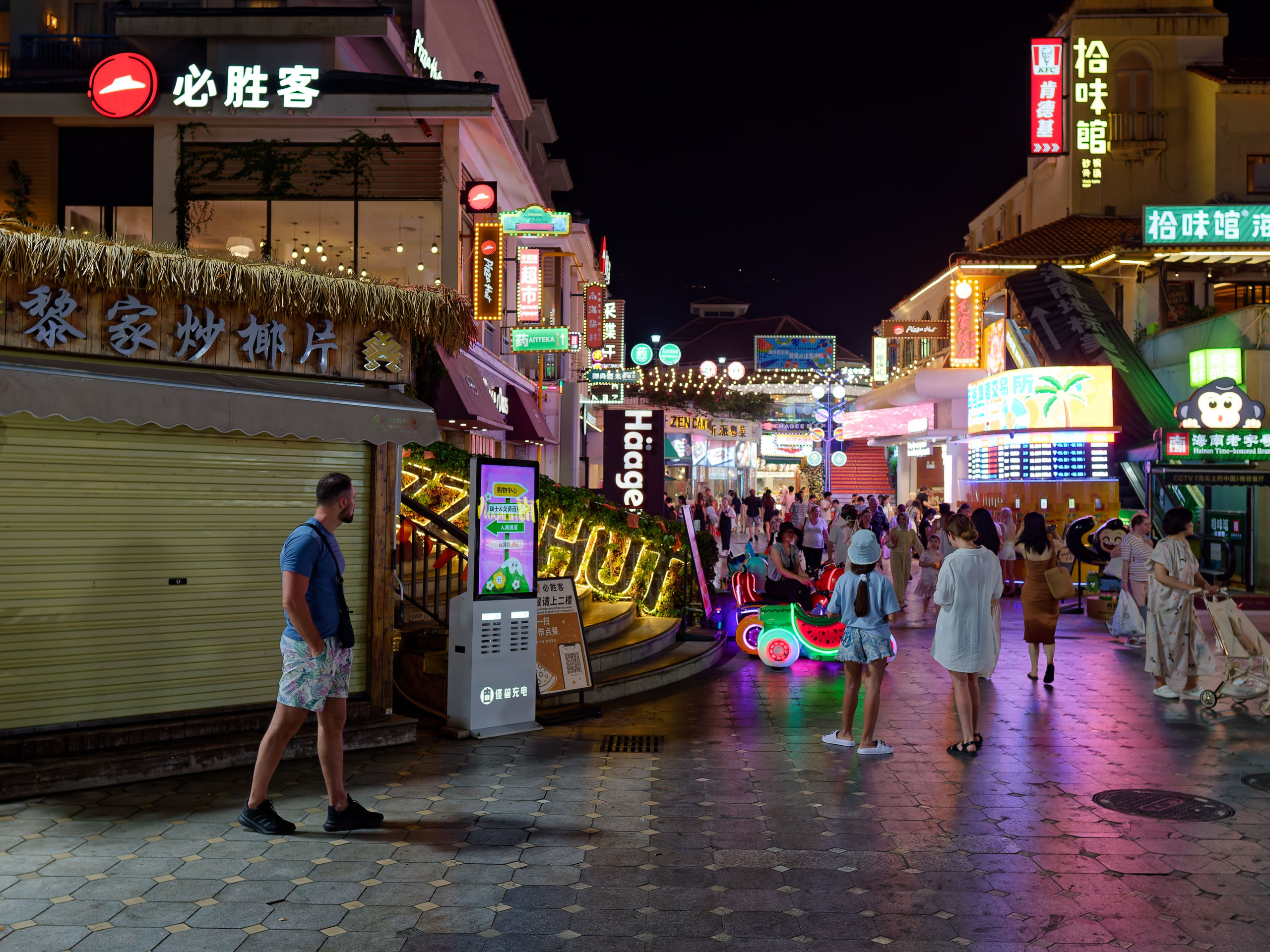 Хайнань 2026, Большой ночной базар в Ялунване. Фотопрогулки по Миру