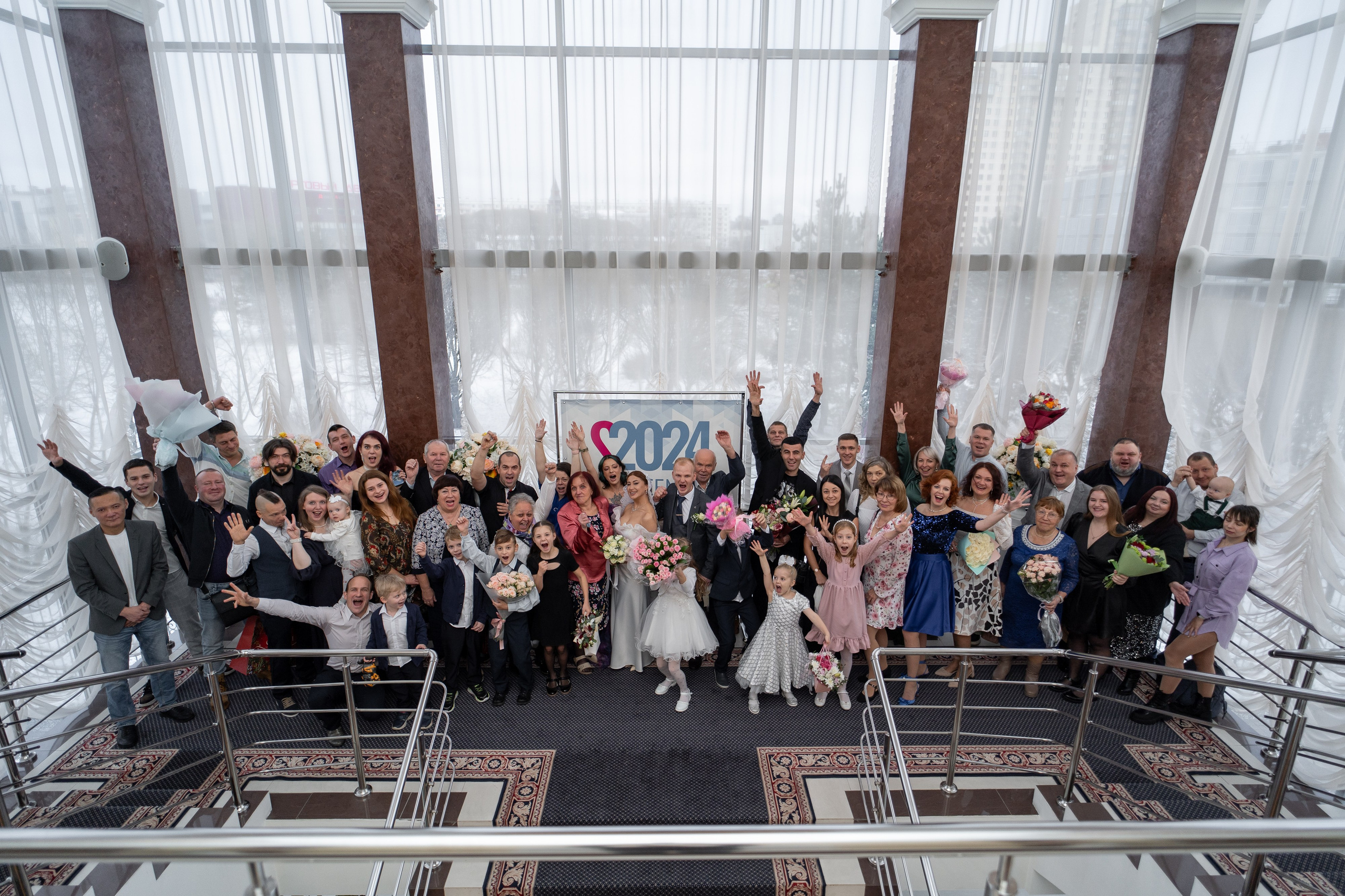 Свадебные фотосессии во дворцах и ЗАГСах Санкт- Петербурга. Свадебный фотограф Александр Невский в Санкт-Петербурге