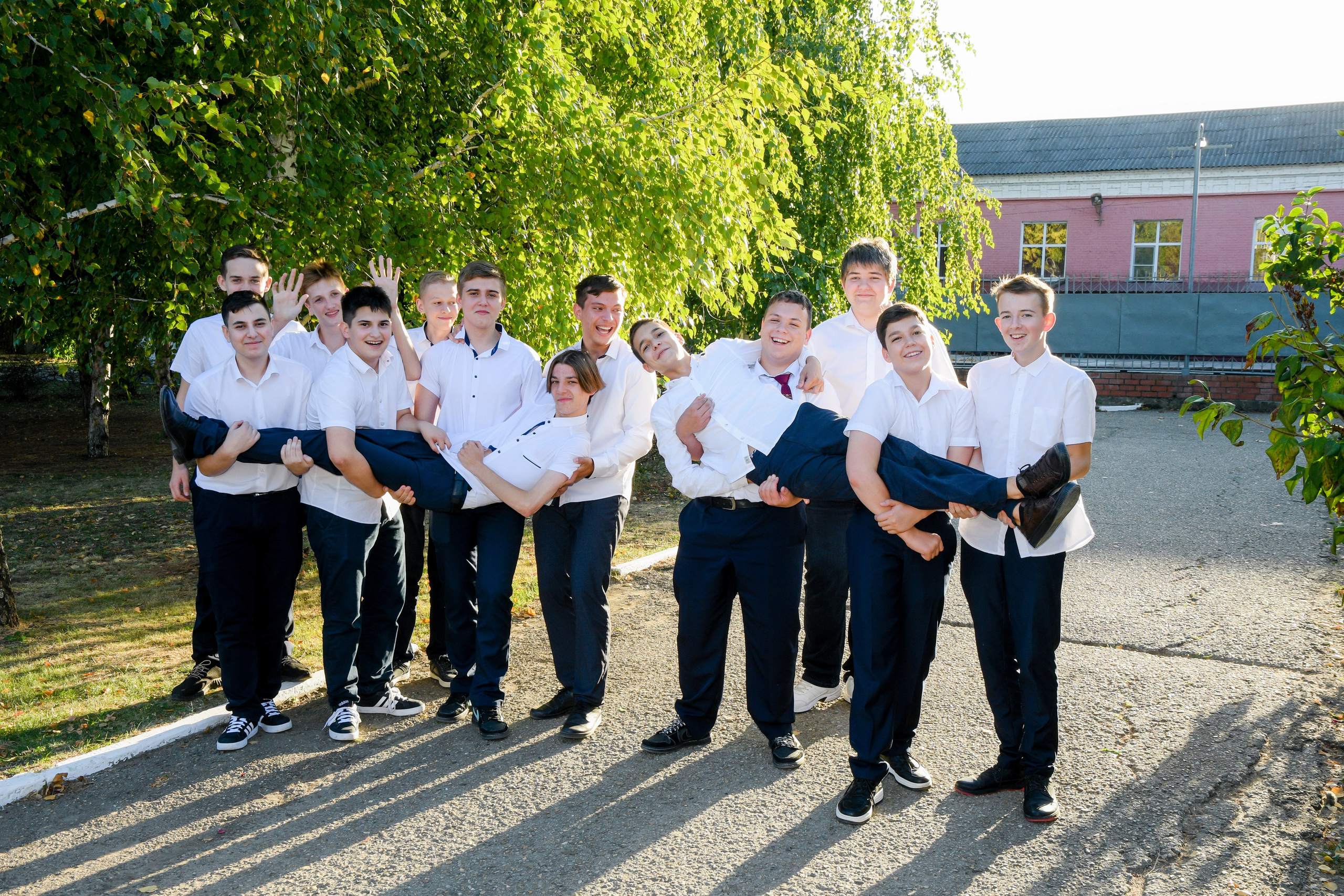 Фотосессия для выпускного альбома во дворе школы. Вячеслав Скрипник Фотограф Краснодар