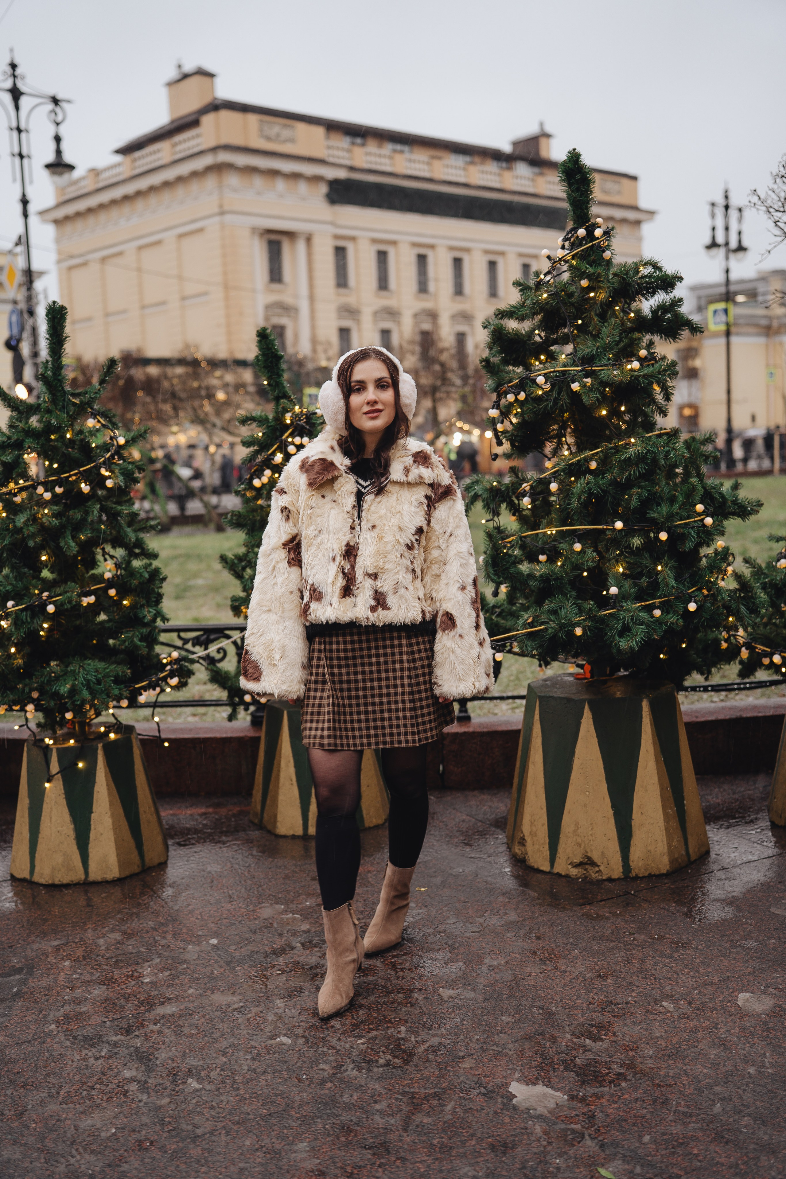 ПРОГУЛКА НА МАНЕЖНОЙ ПЛОЩАДИ ДЛЯ ДЕВУШКИ ПЕРЕД НОВЫМ ГОДОМ (НОВОГОДНЯЯ ФОТОСЕССИИЯ НА МАНЕЖНОЙ ПЛОЩАДИ). Профессиональный фотограф, Санкт-Петербург — Виктория Богомолова