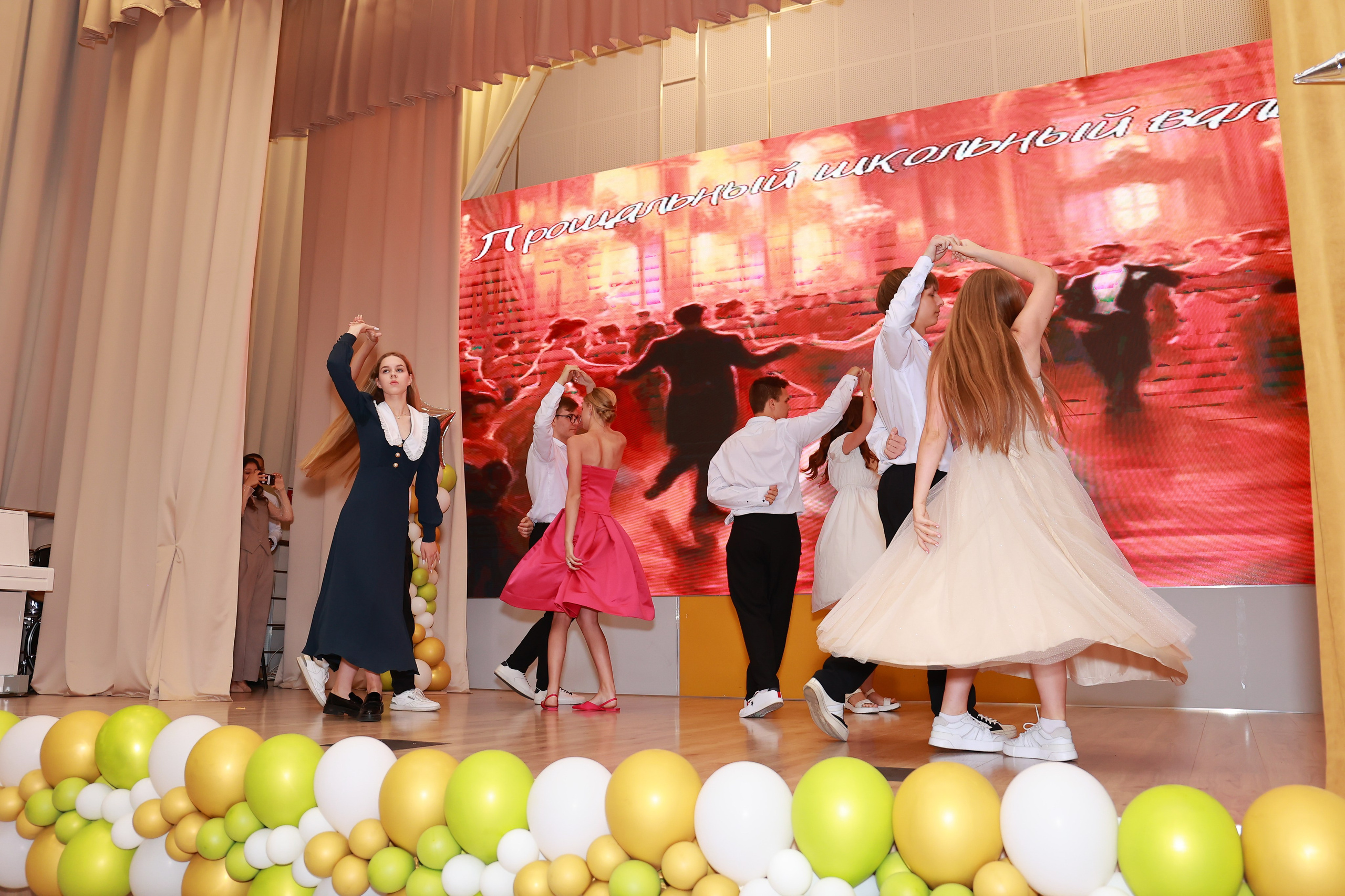 Вручение аттестатов Гимназия 87. Детский семейный фотограф Краснодар