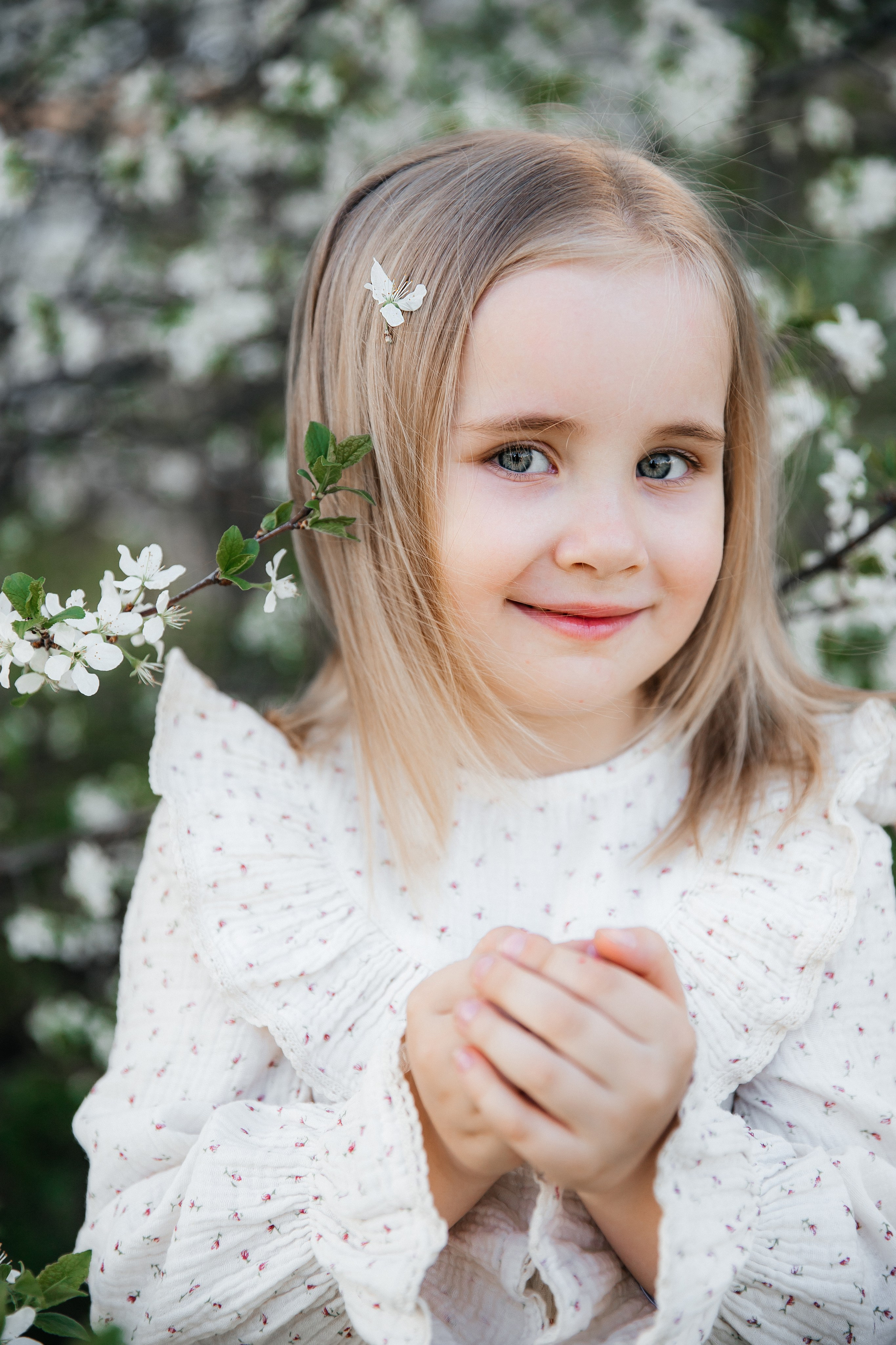 Катя и Маша в вишне. Семейный фотограф документалист в Пензе Лопатинская Татья
