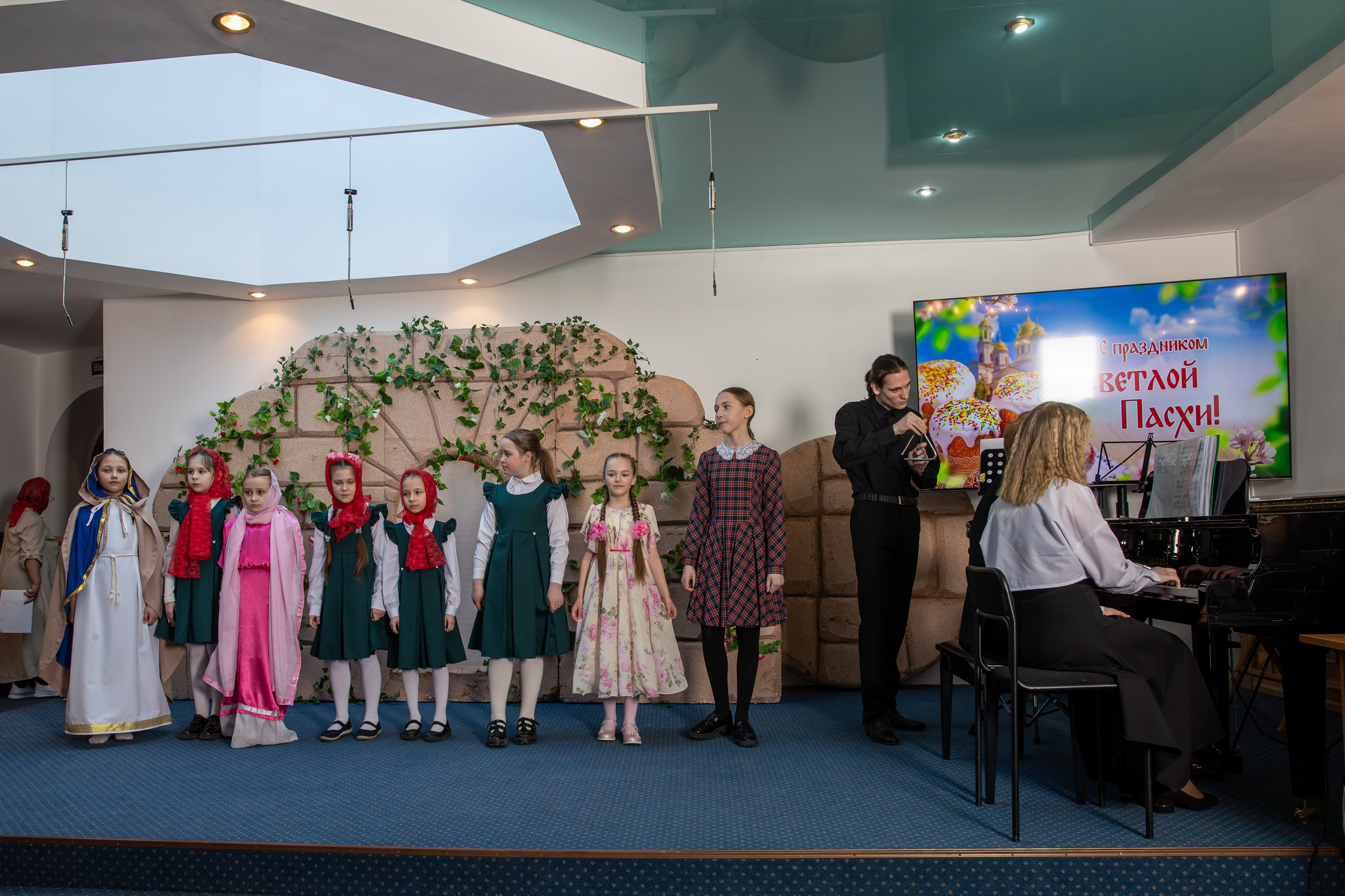 Пасхальный концерт Воскресная школа 2025. Фотограф Таинств Крещение и Венчания г. Магадан Власова Ульяна