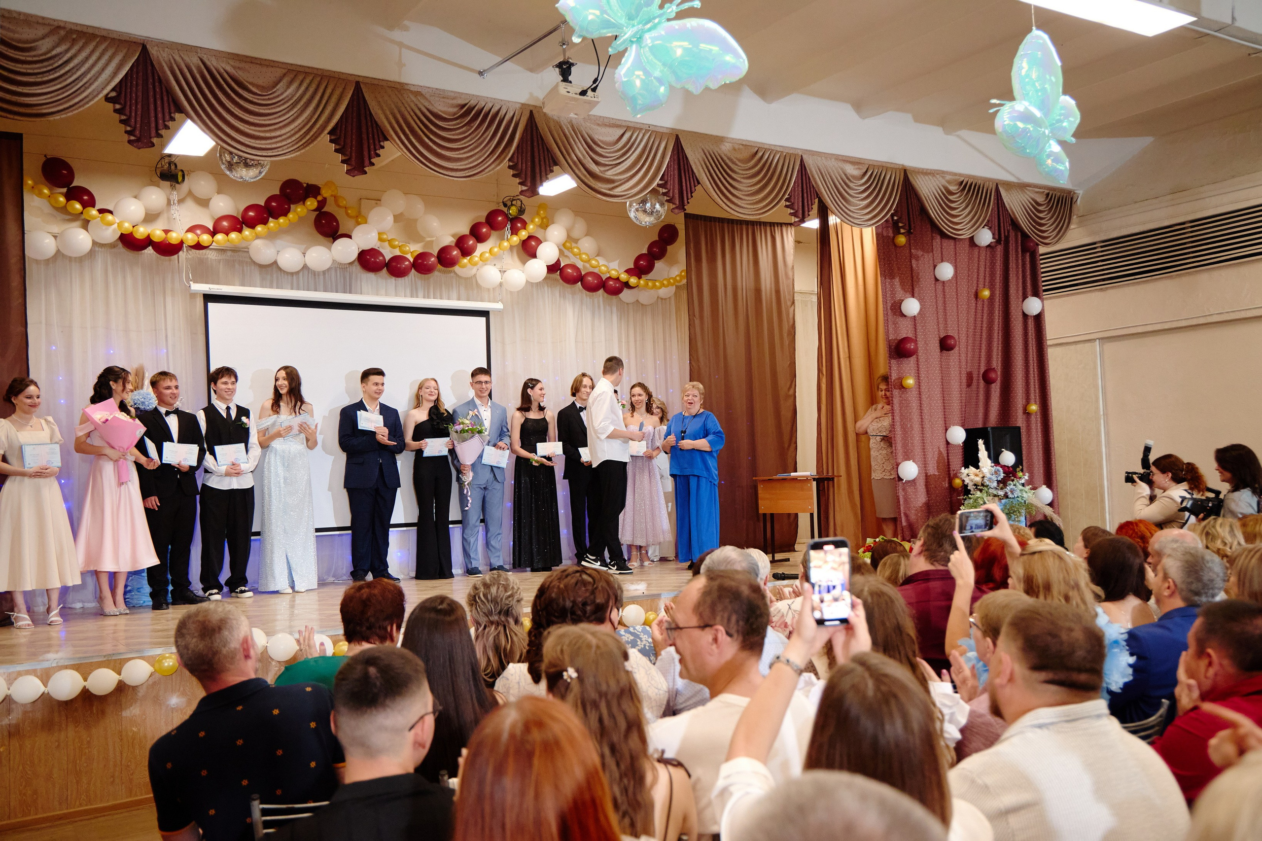 Выпускной 35 Сош. Фотограф Выпускные альбомы Таганрог Сергей Коробченко