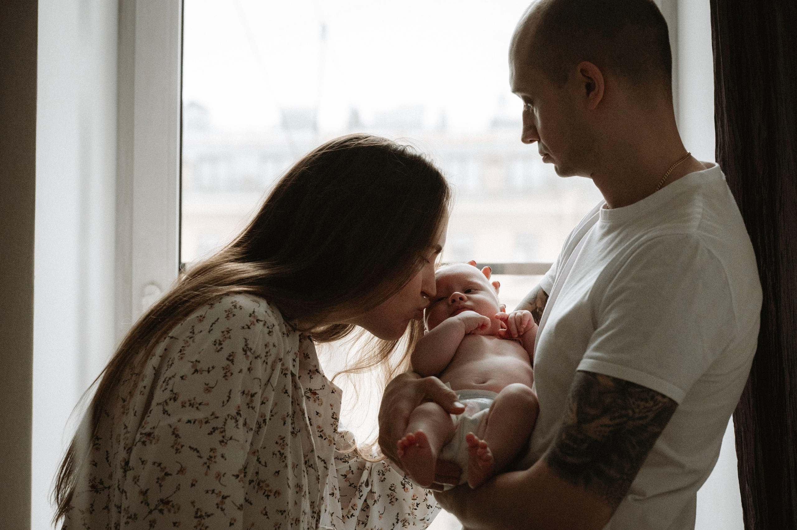 Семейная домашняя фотосессия. Профессиональный фотограф беременности в СПБ. Стильные фотосессии беременности в стиле минимализм и классическая фотография
