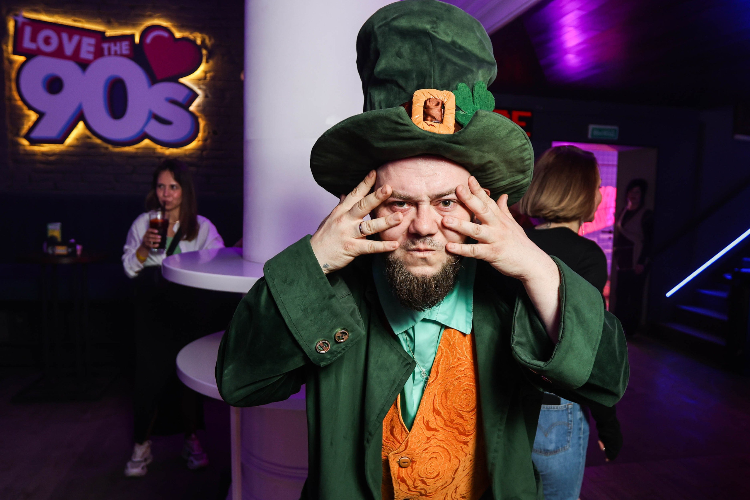 БАР РУКИ ВВЕРХ