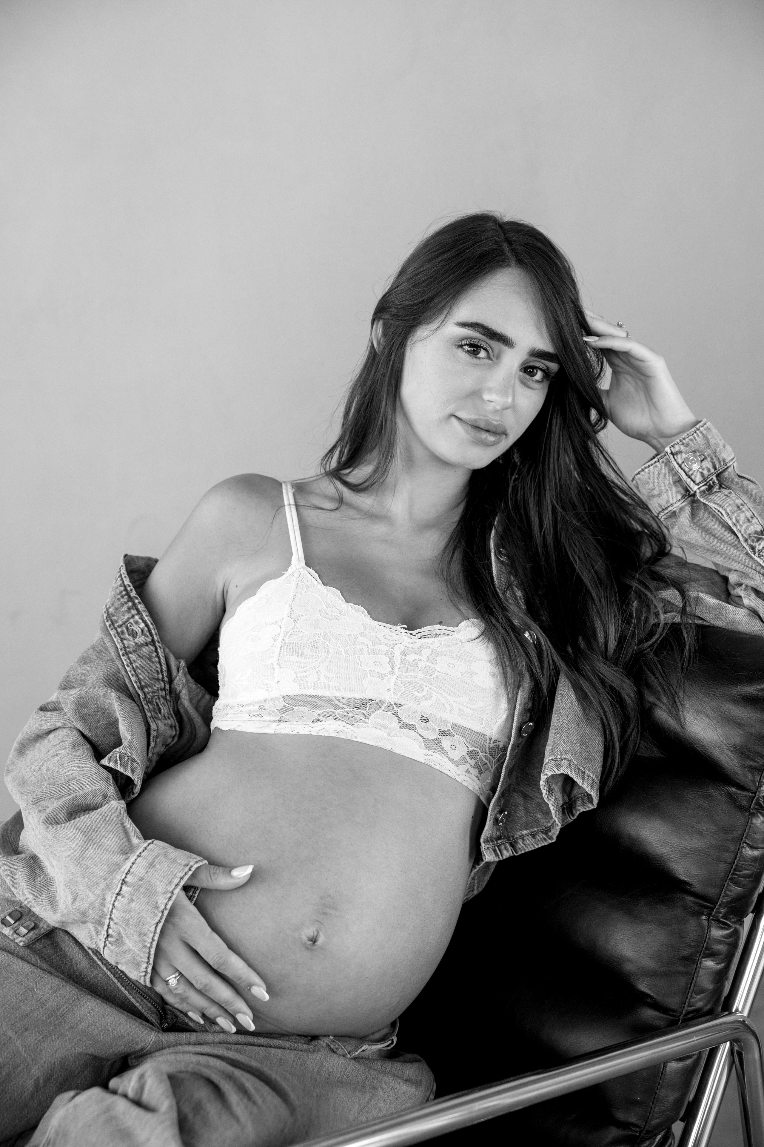 Pregnancy photoshoot inside the studio in Tel Aviv. Главная