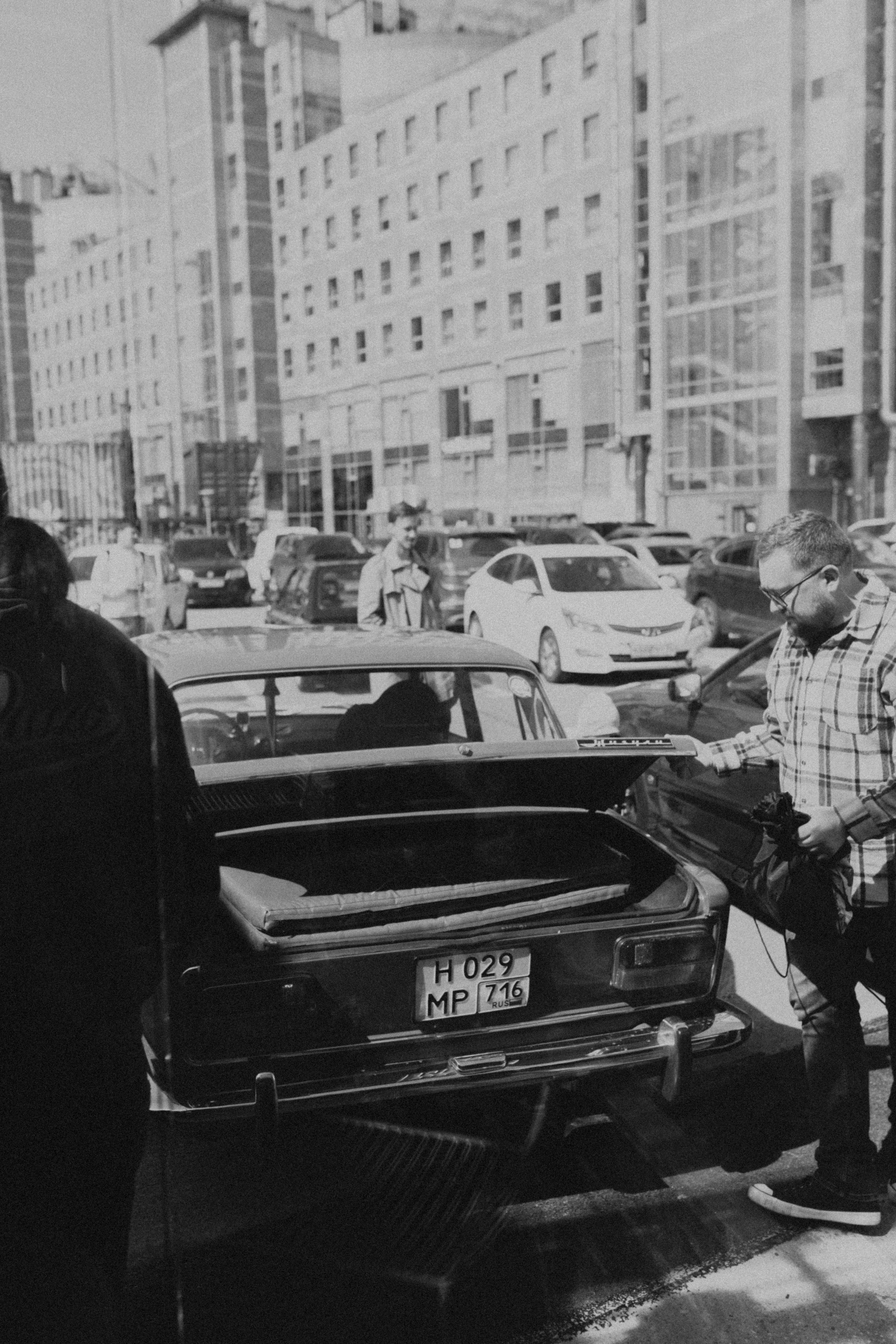 CARS and COFFE. Happiness is in the moments