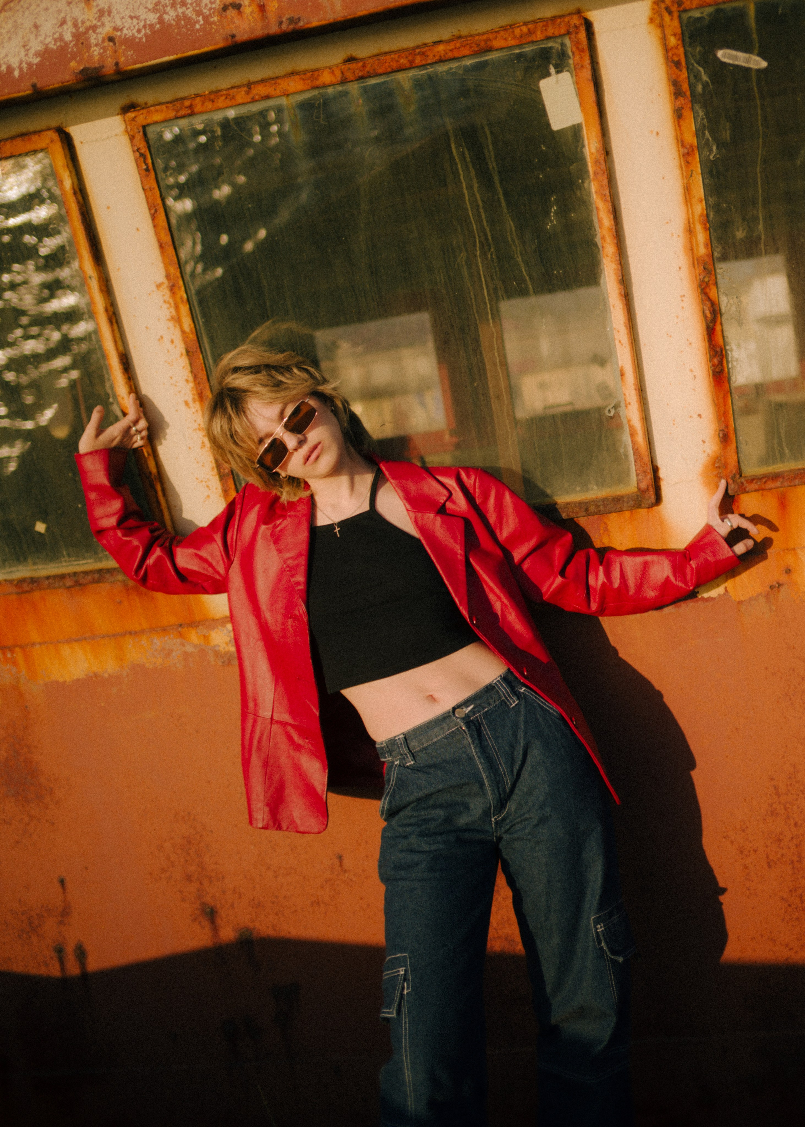 Вика среди заброшенных кораблей. Главная