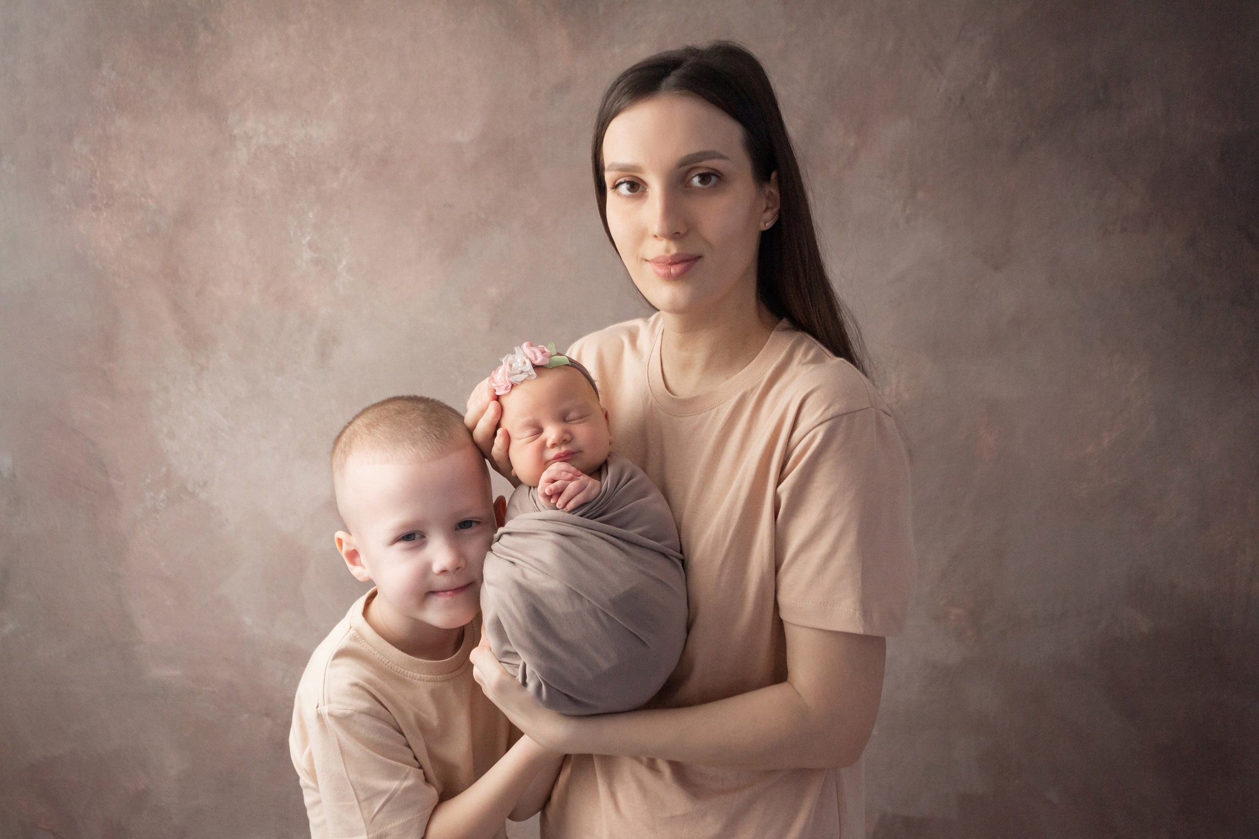 Кадры малыша с родителями. Фотограф новорождённых Анапа Елена Кушнарь