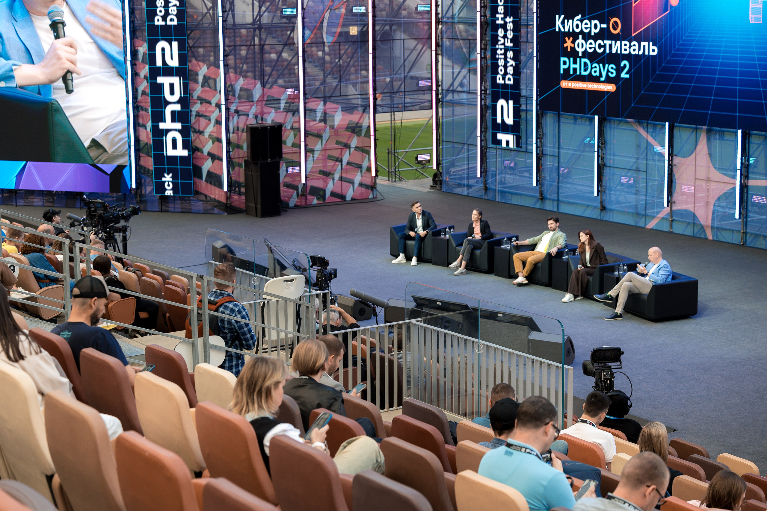 Лужники — Киберфестиваль Positive Hack Days 2. Фотограф Юлия Назарова