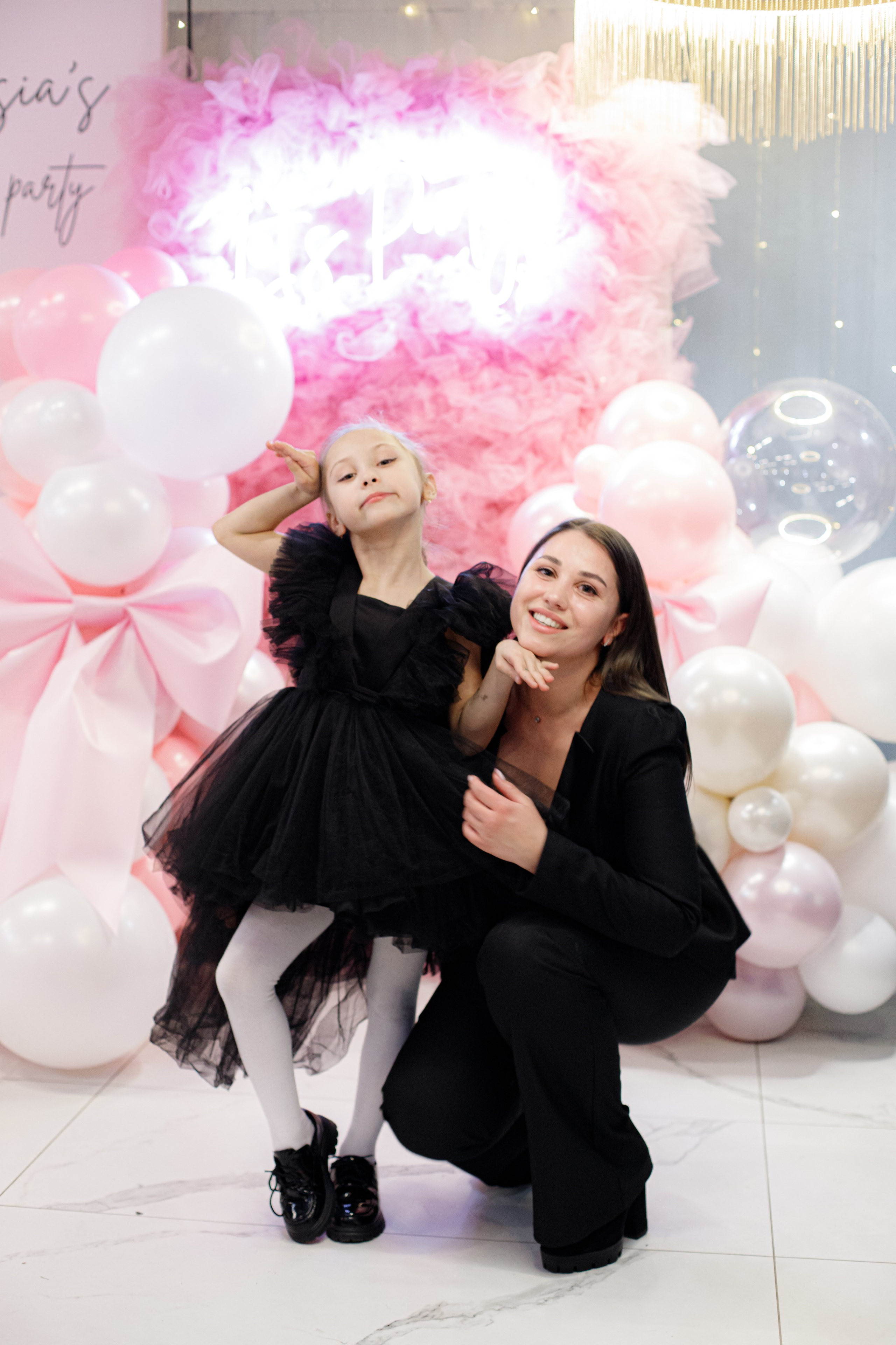 ASIA'S BIRTHDAY PARTY. Photokarish