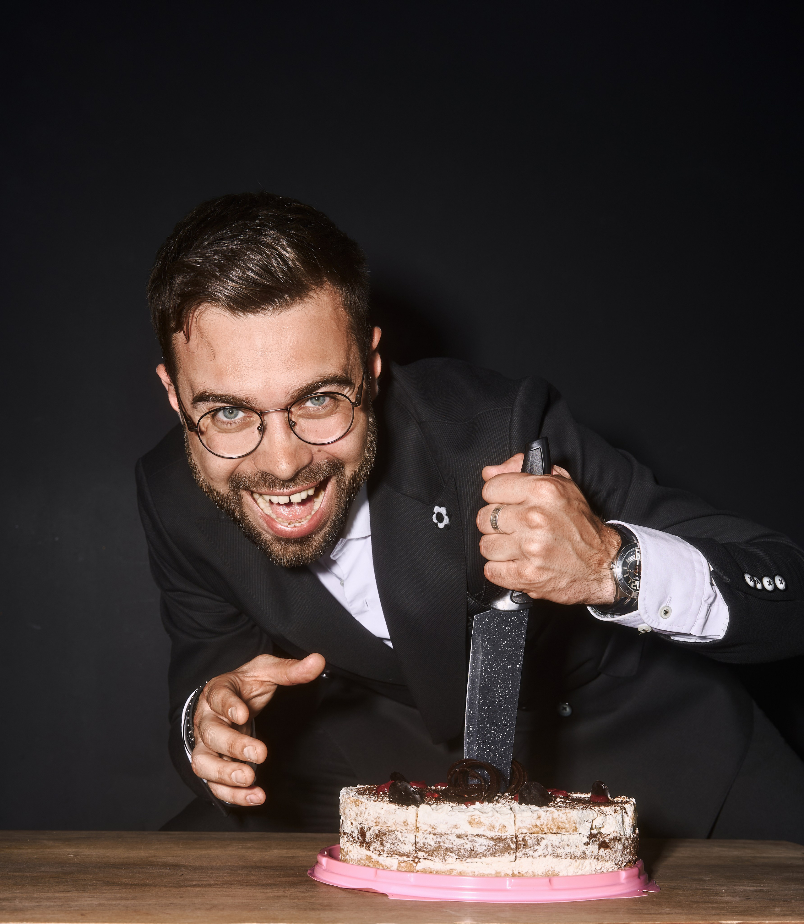 Павел — ведущий. Главная