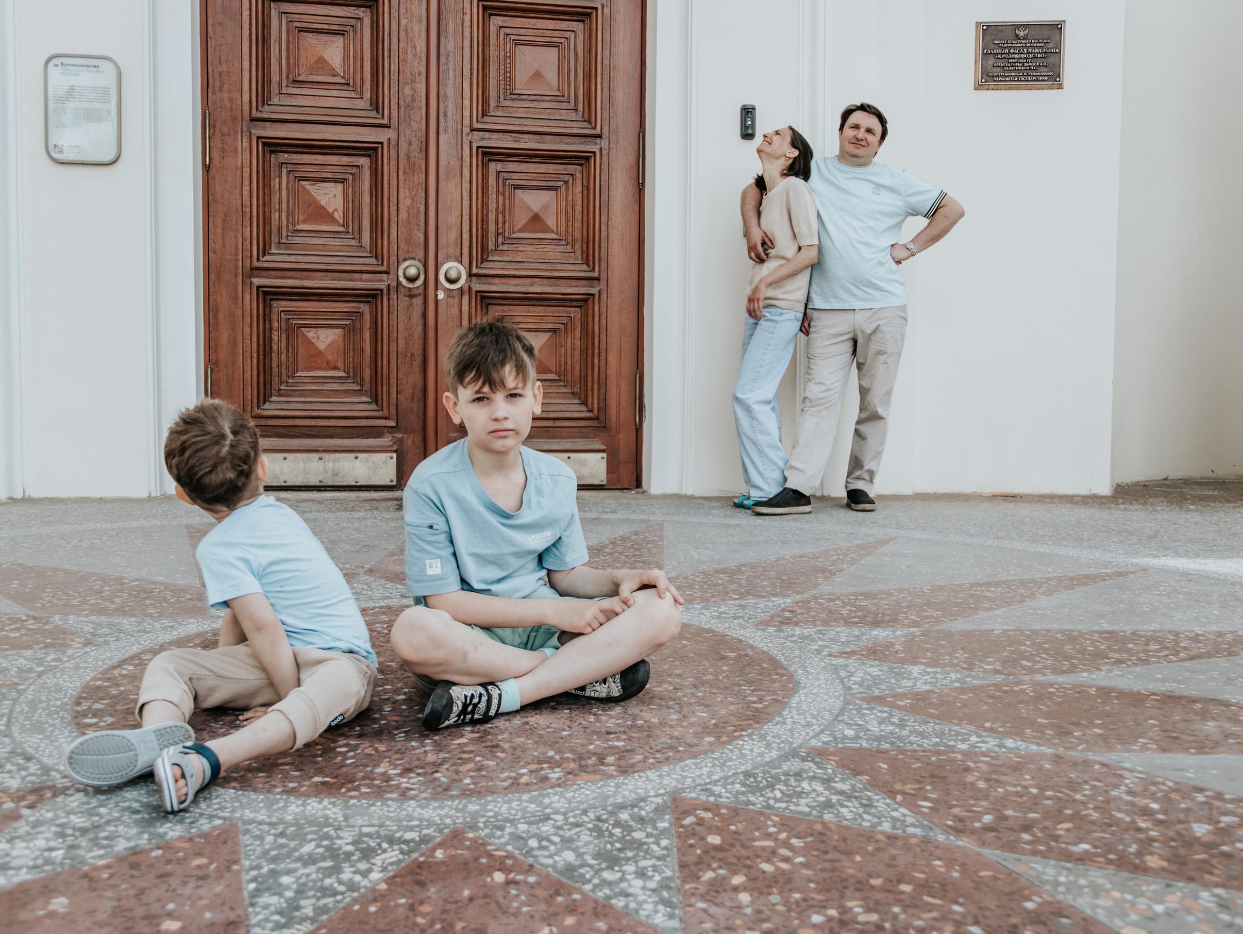 Папа, мама + два сына (в парке). Фотограф текстиля в Москве Ольга Иванова