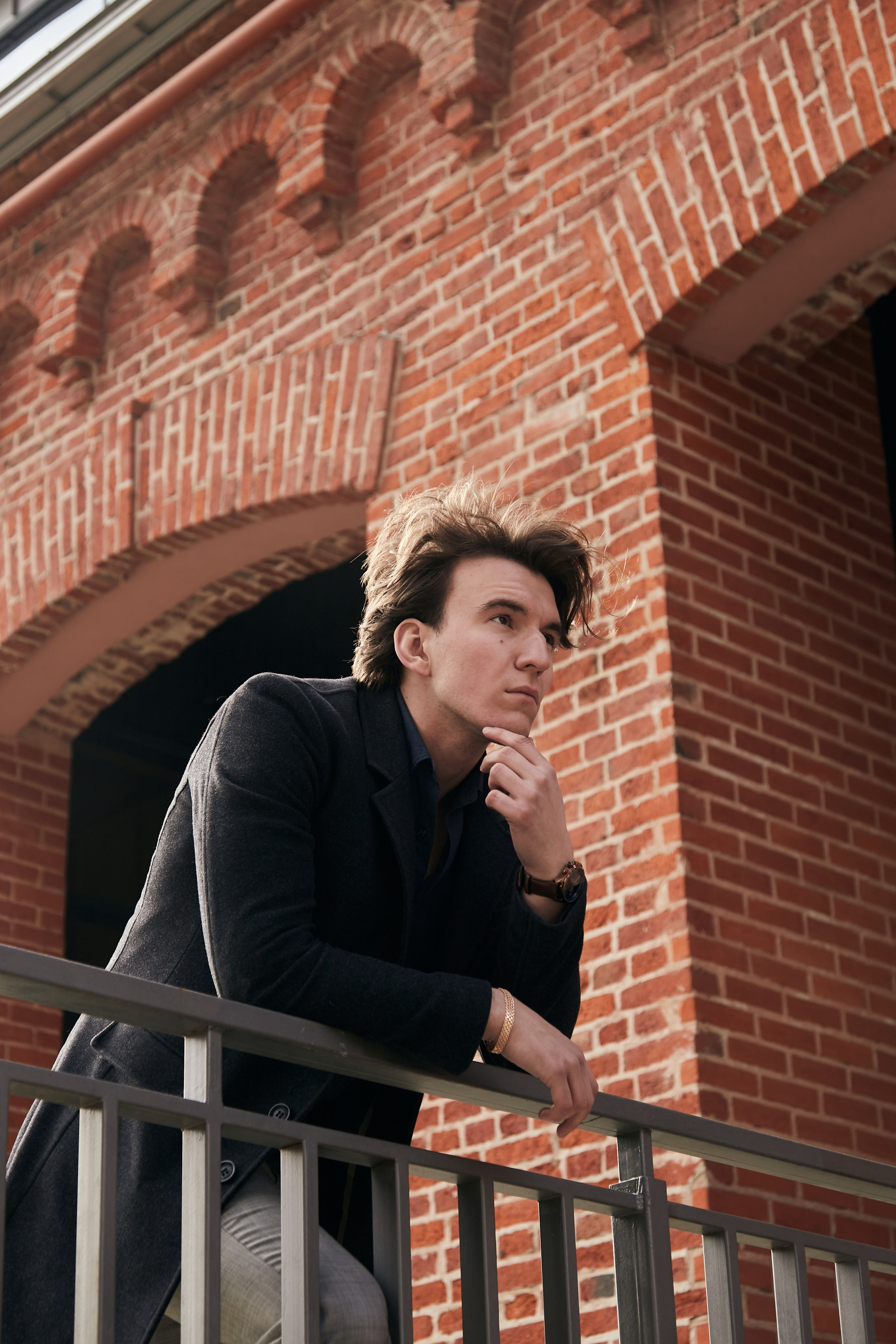 Мужская фотосессия на улице. Профессиональный фотограф в Москве