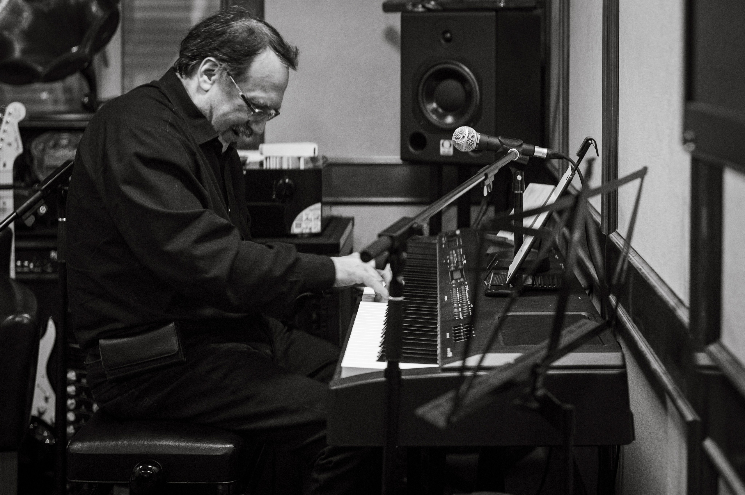 Джаз, виски, разговоры. Фотограф Роман Адлер