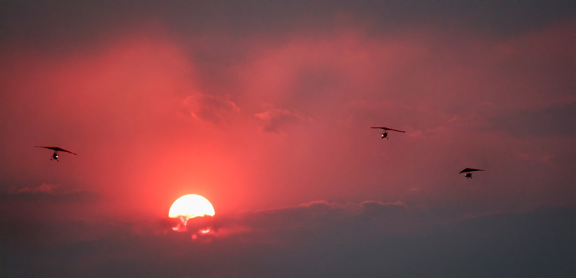 Самолетом, поездом, автомобилем. Фотограф Владимир Остапенко