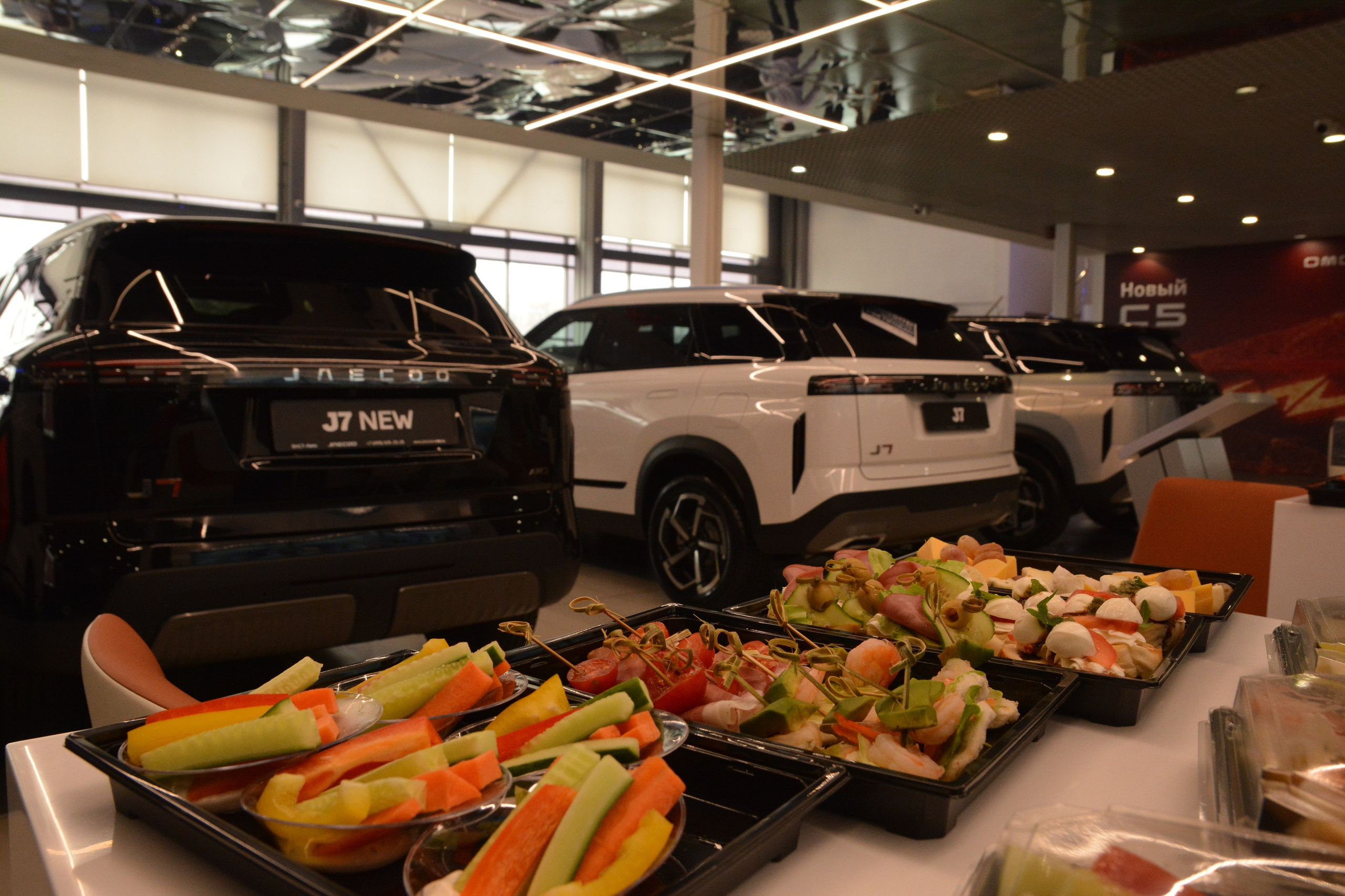 Презентация Omoda / Jaecoo. F/8 and be there — оказаться в нужном месте и поймать момент