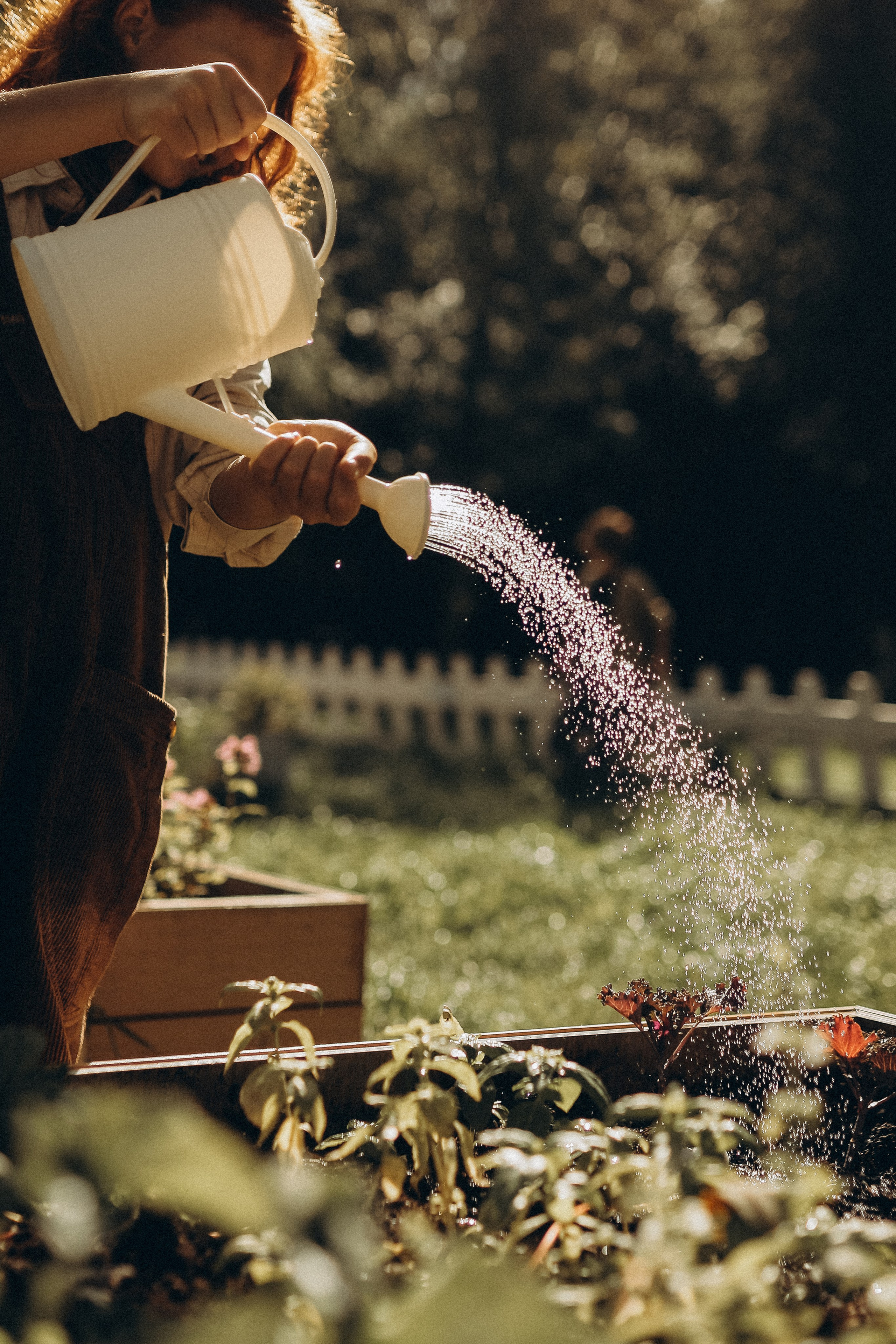 Дина и Миа в огороде. Семейный и детский фотограф в Москве Анастасия Меликова