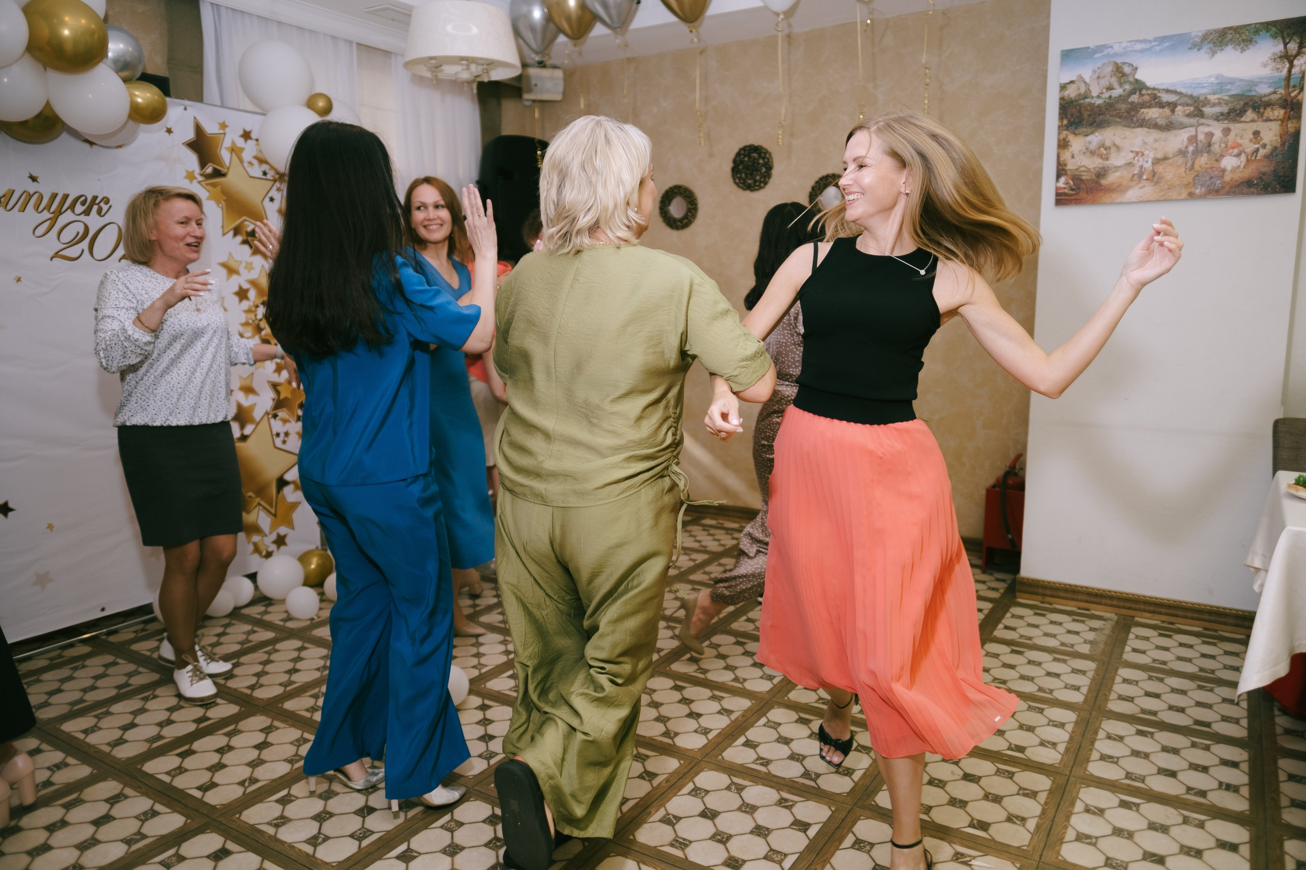 Выпускной школа 33. Свадебный и репортажной фотограф Денис Ожигин в Краснодаре и Краснодарском крае