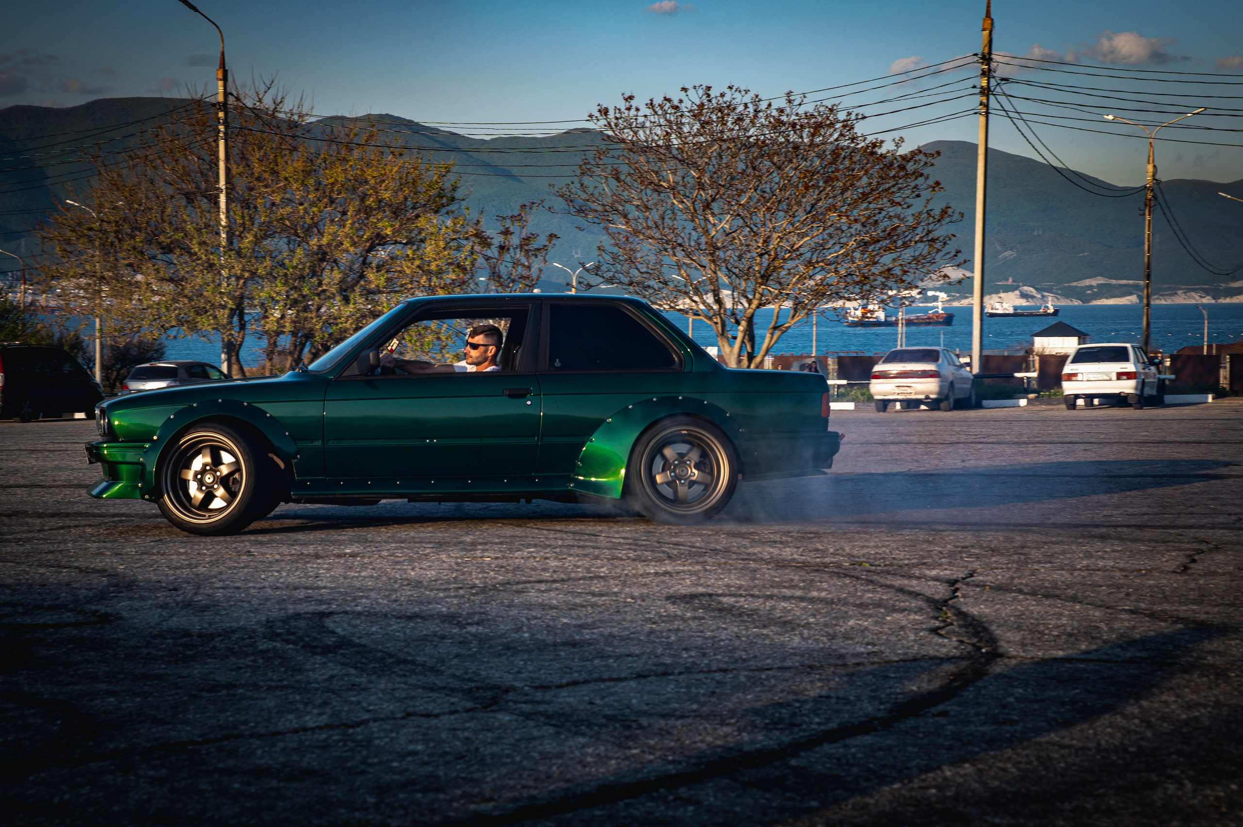 БМВ & Доберман. Фотограф Роман Адлер