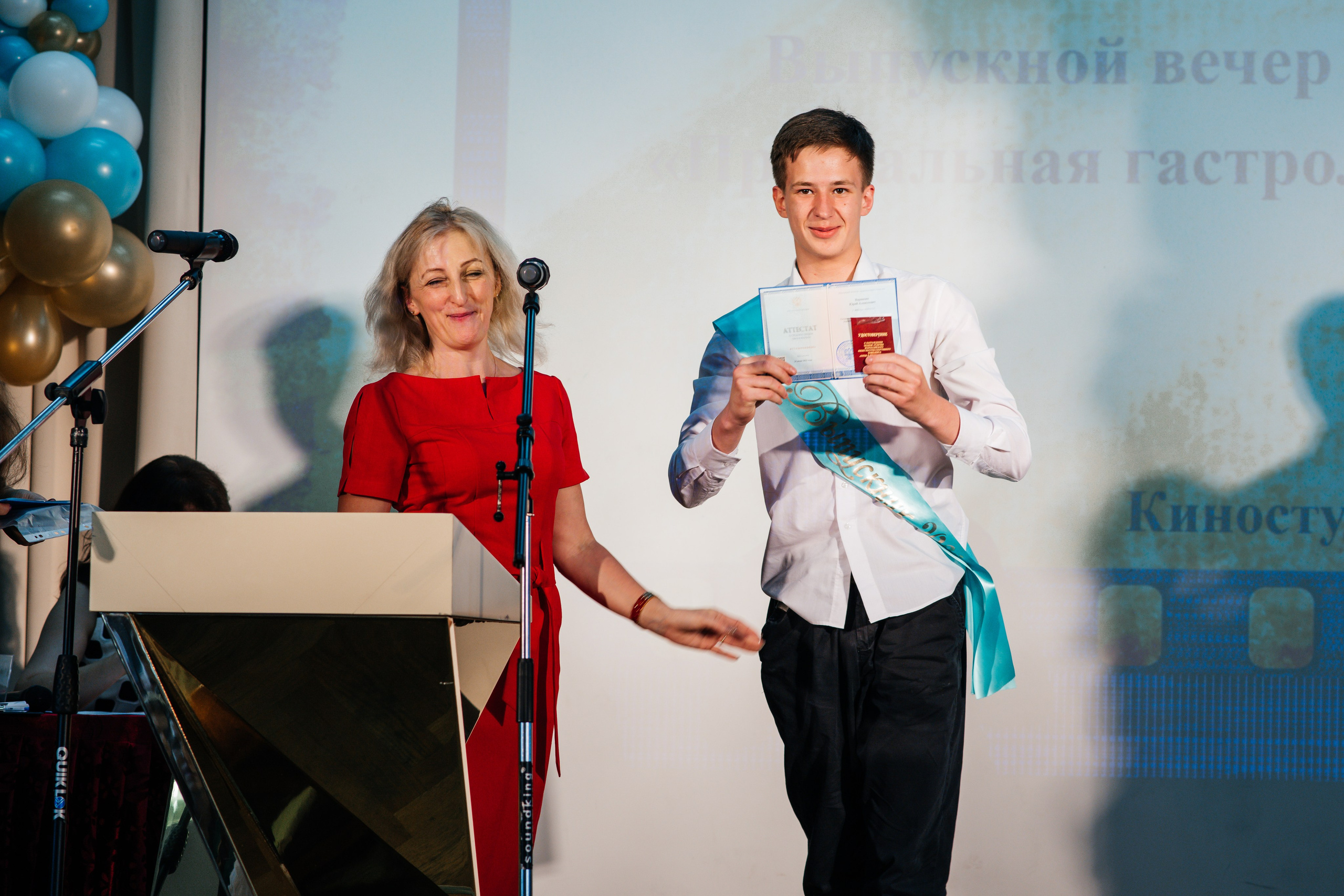 Вручение аттестатов. Выпускные альбомы в Подольске Москве и МО