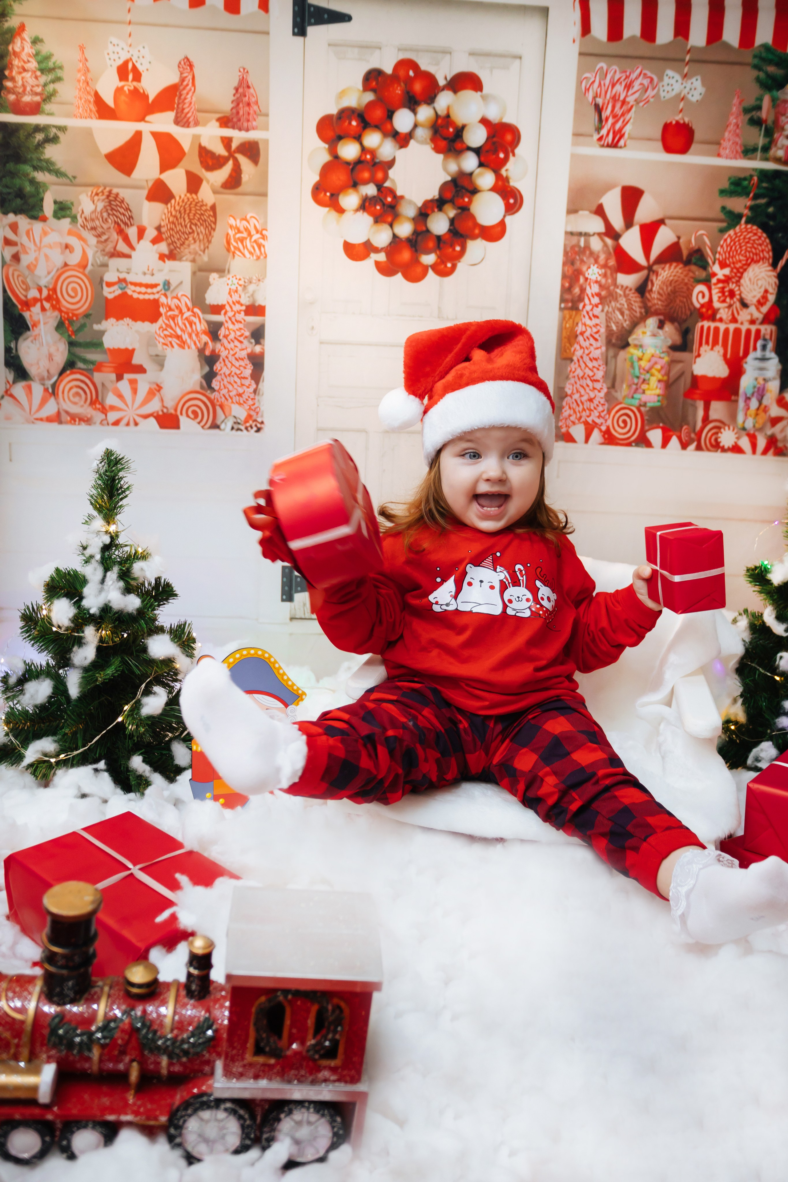 Новогодняя фотосессия — красная фотолокация. Фотограф новорожденных Химки, Красногорск, Мытищи и Москва Елена Третьяк