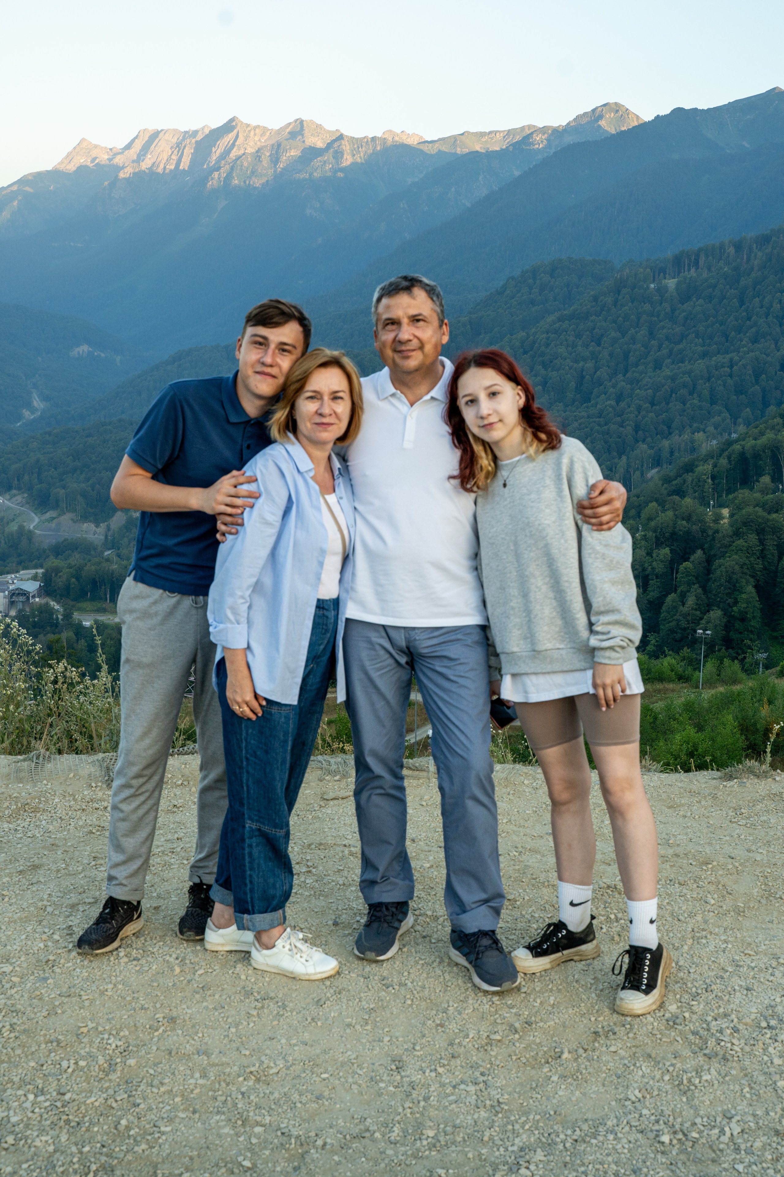 Фотоснимок на смотровой площадке семьи на Горной олимпийской деревне 