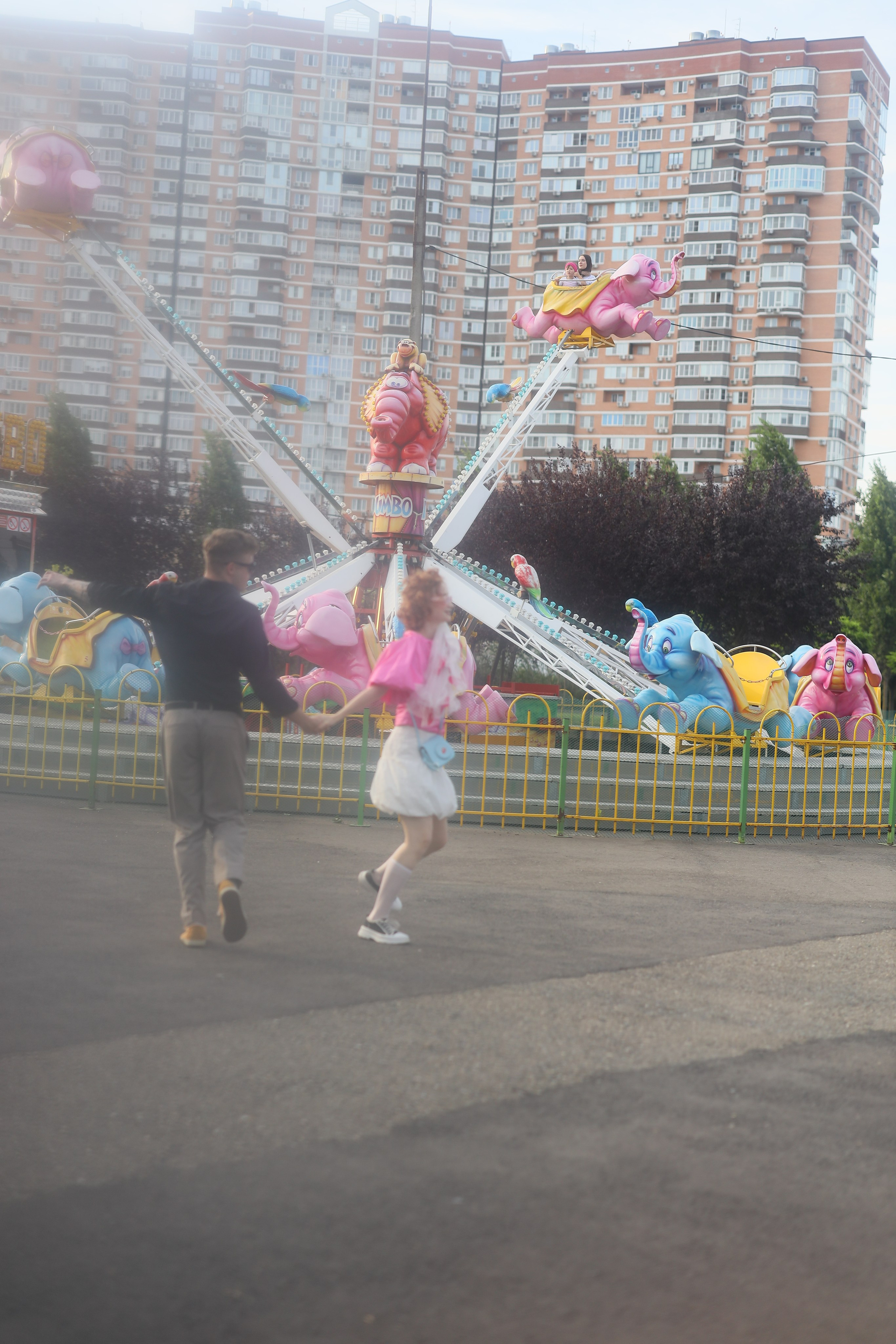 Свадебная фотосессия в парке аттракционов. Свадебный и семейный фотограф в Абхазии Жанна Соснина
