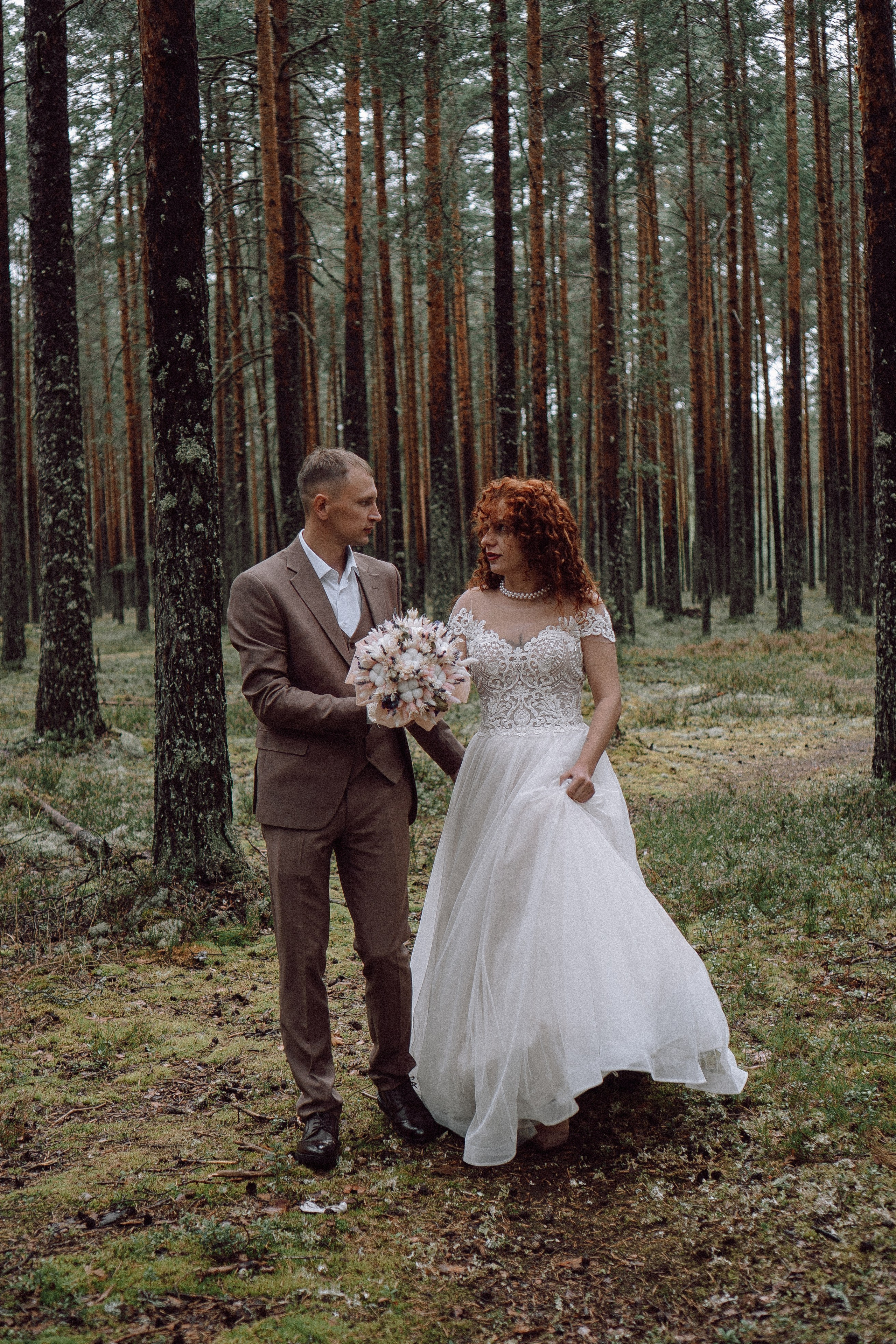 СВАДЕБНАЯ ФОТОСЕССИИЯ ПАРЫ В ГОРОДЕ ПРИОЗЕРСК В СОСНОВОМ ЛЕСУ И С ПИКАПОМ. Профессиональный фотограф, Санкт-Петербург — Виктория Богомолова