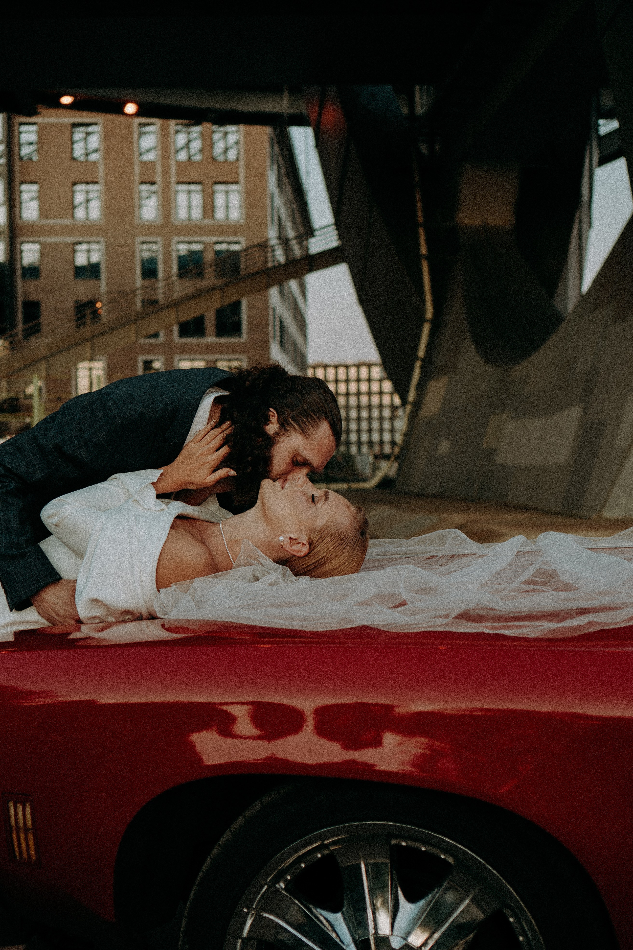 СВАДЕБНАЯ СЬЕМКА ВОЗЛЕ МСОТА БЕТАНКУРА НА КАБРИОЛЕТЕ. Профессиональный фотограф, Санкт-Петербург — Виктория Богомолова