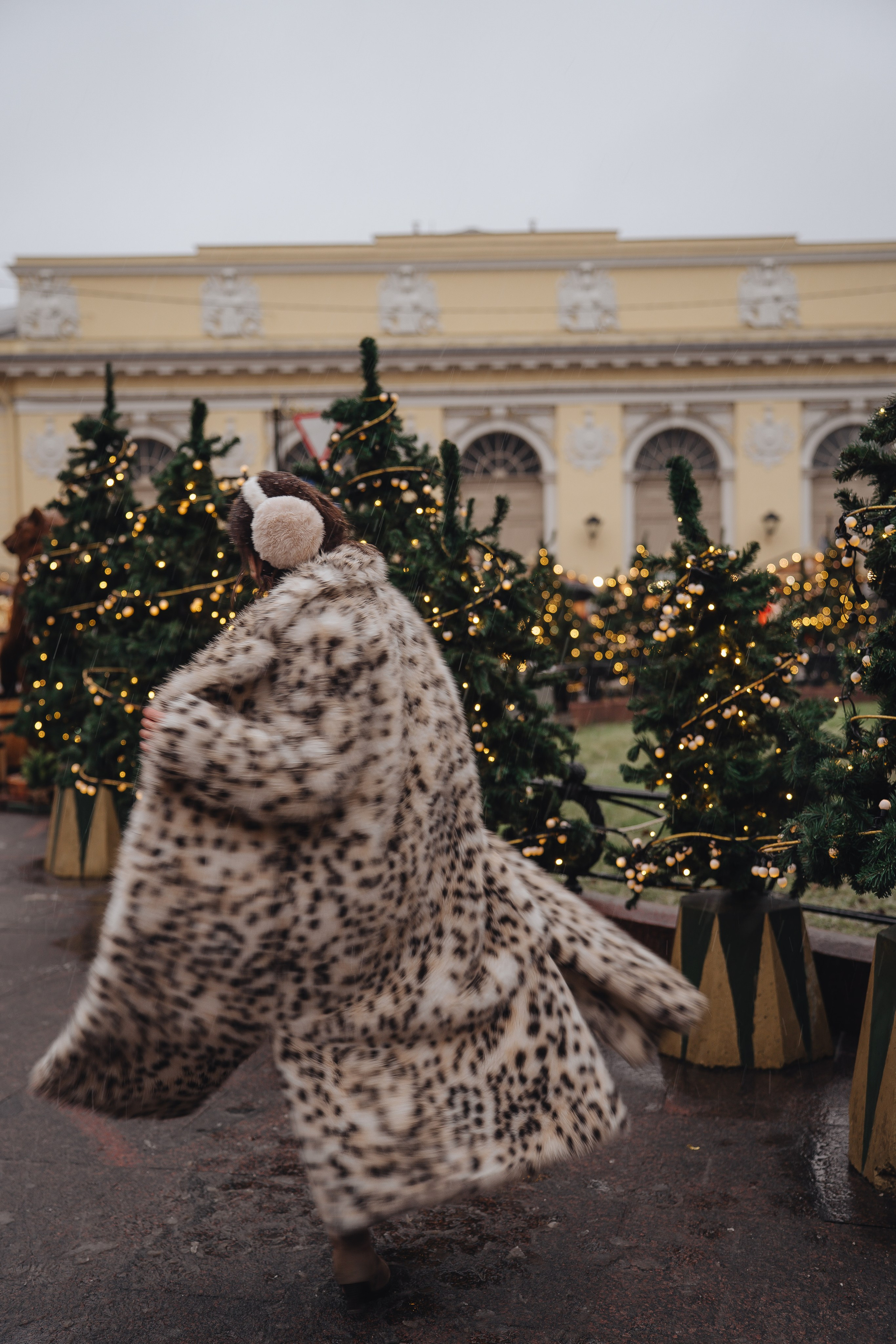 ПРОГУЛКА НА МАНЕЖНОЙ ПЛОЩАДИ ДЛЯ ДЕВУШКИ ПЕРЕД НОВЫМ ГОДОМ (НОВОГОДНЯЯ ФОТОСЕССИИЯ НА МАНЕЖНОЙ ПЛОЩАДИ). Профессиональный фотограф, Санкт-Петербург — Виктория Богомолова