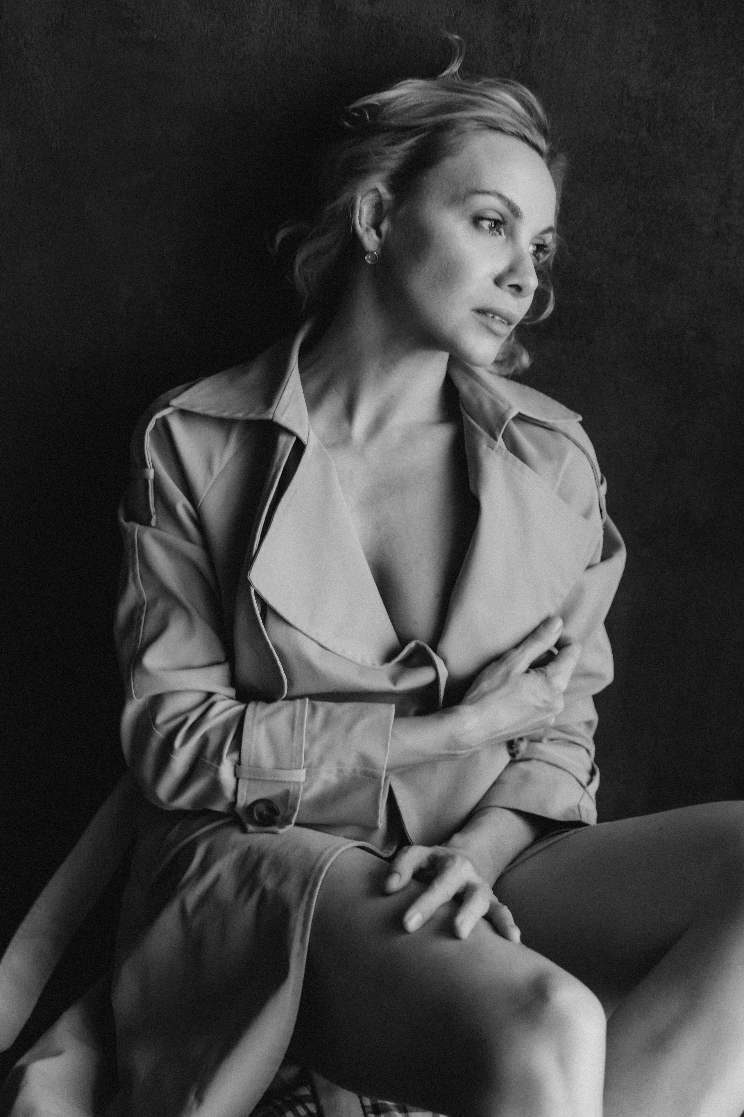 Женский портрет в студии с естественным светом. Фотограф Санкт-Петербург Светлана Вежновец