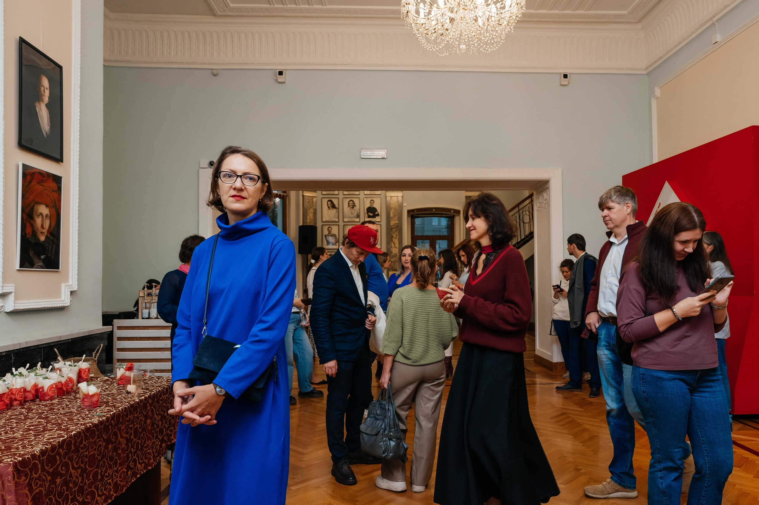 Открытие выставки Кати Васильевой в Молодежном театре. Wedding and family photographer USA