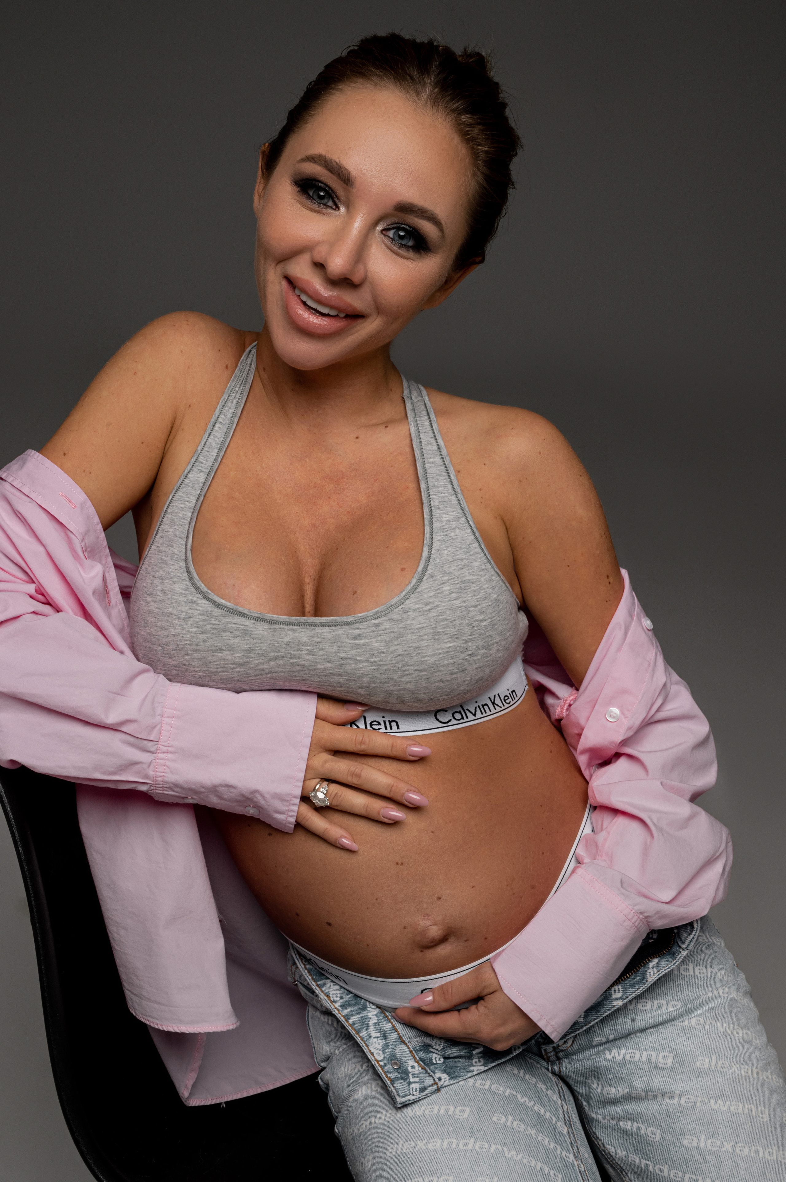 Даша. Профессиональный фотограф беременности в СПБ. Стильные фотосессии беременности в стиле минимализм и классическая фотография