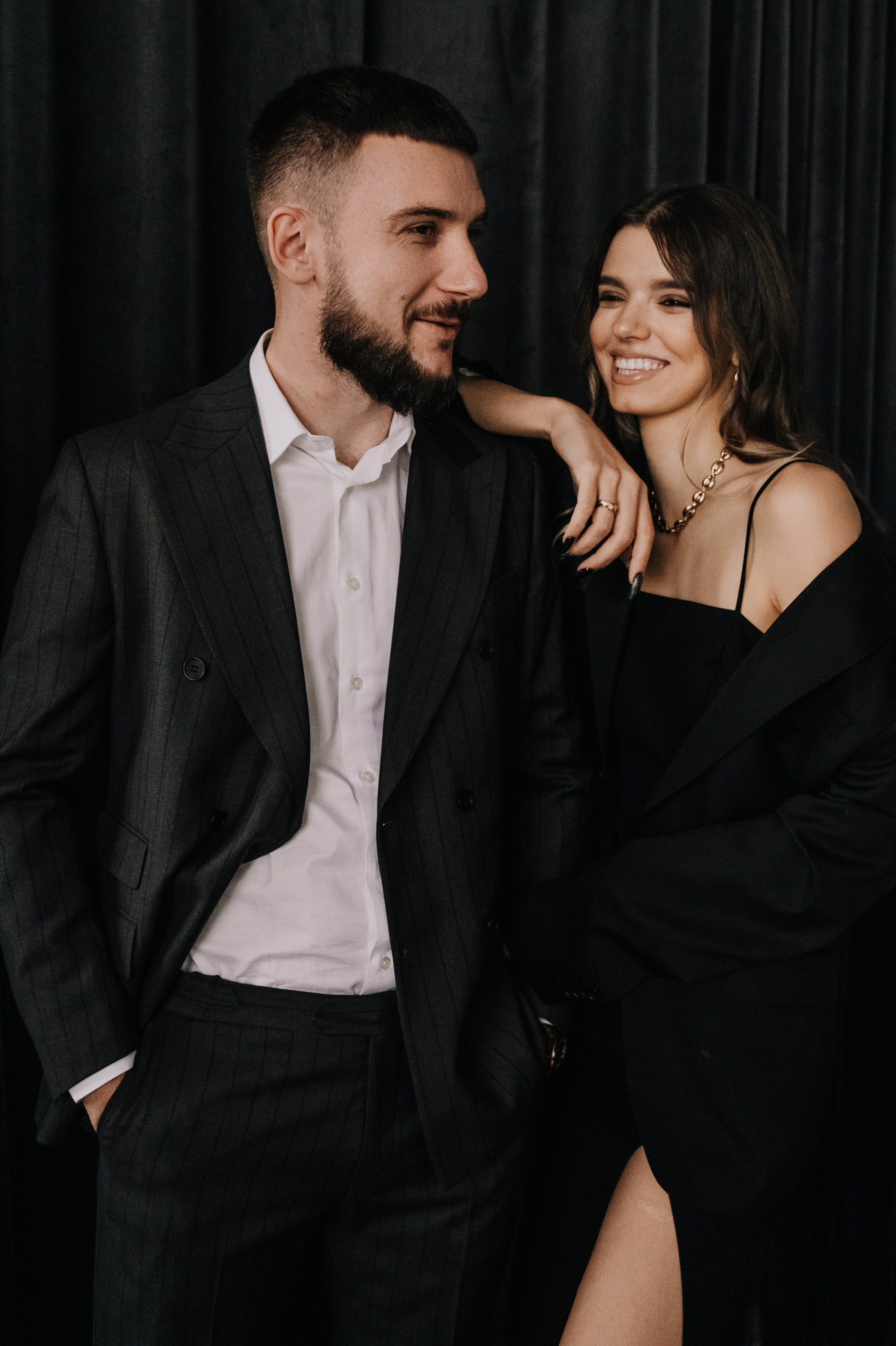 Анастасия и Адриан. Профессиональный фотограф беременности в СПБ. Стильные фотосессии беременности в стиле минимализм и классическая фотография