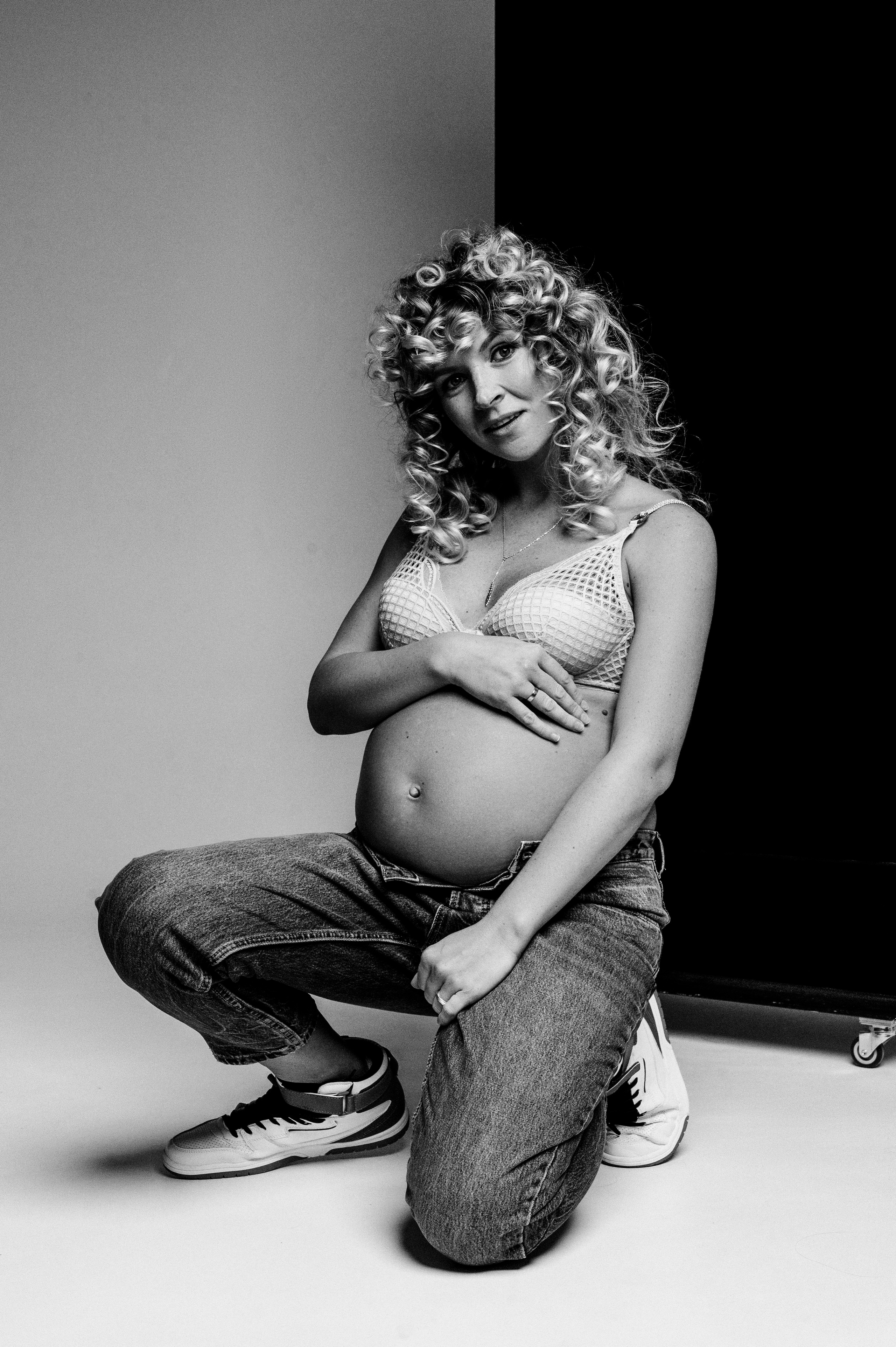 Анечка. Профессиональный фотограф беременности в СПБ. Стильные фотосессии беременности в стиле минимализм и классическая фотография