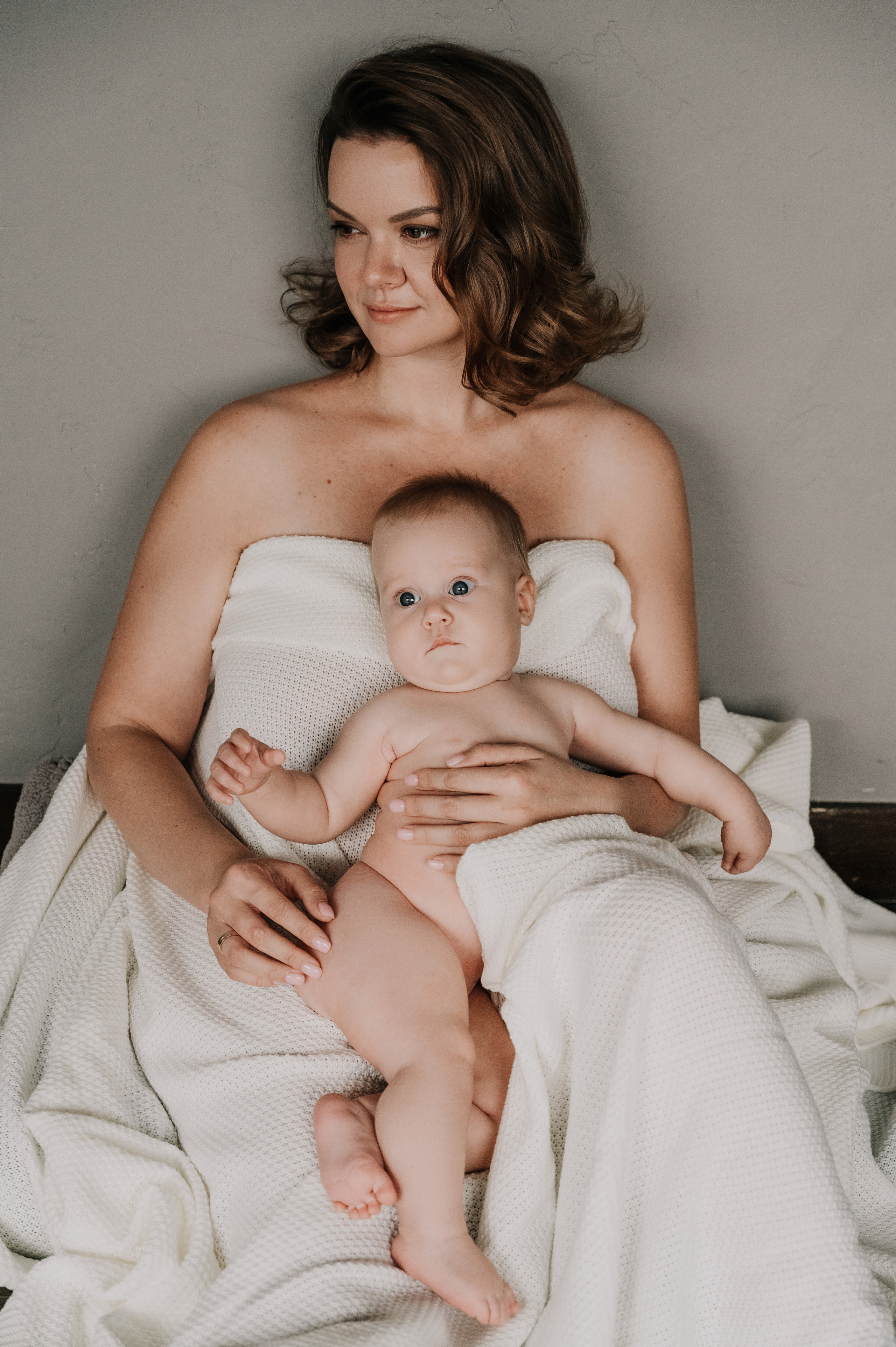 Юлия. Профессиональный фотограф беременности в СПБ. Стильные фотосессии беременности в стиле минимализм и классическая фотография