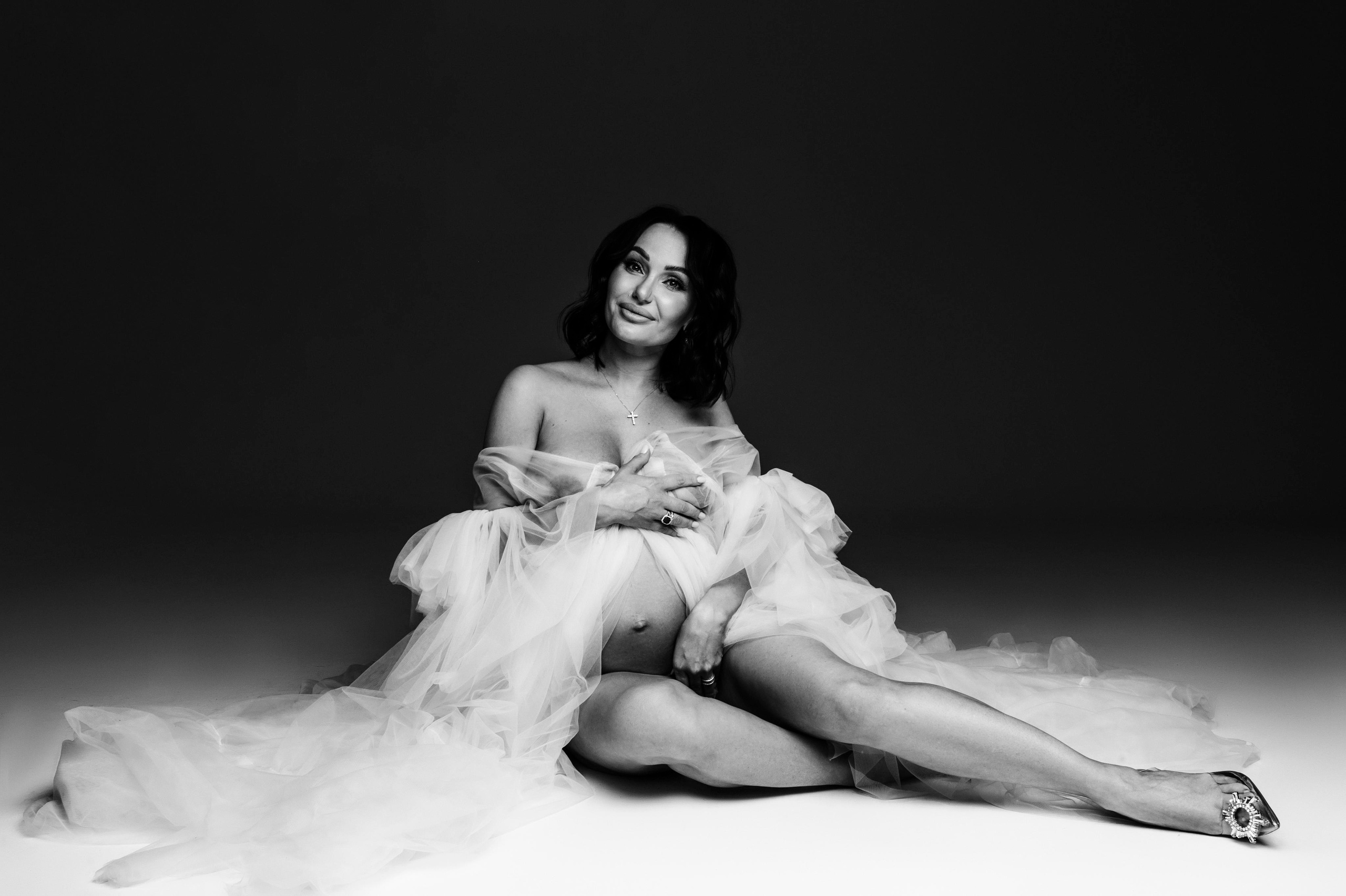 Ната. Профессиональный фотограф беременности в СПБ. Стильные фотосессии беременности в стиле минимализм и классическая фотография