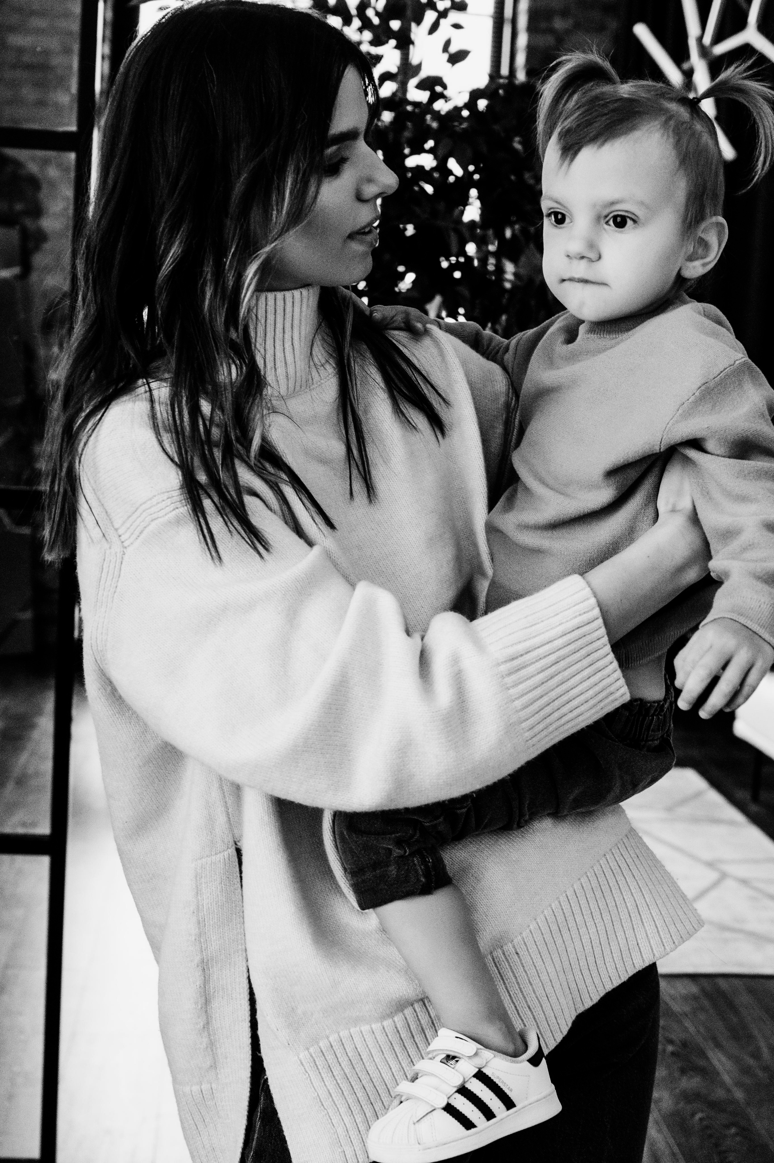 Анастасия и Адриан. Профессиональный фотограф беременности в СПБ. Стильные фотосессии беременности в стиле минимализм и классическая фотография