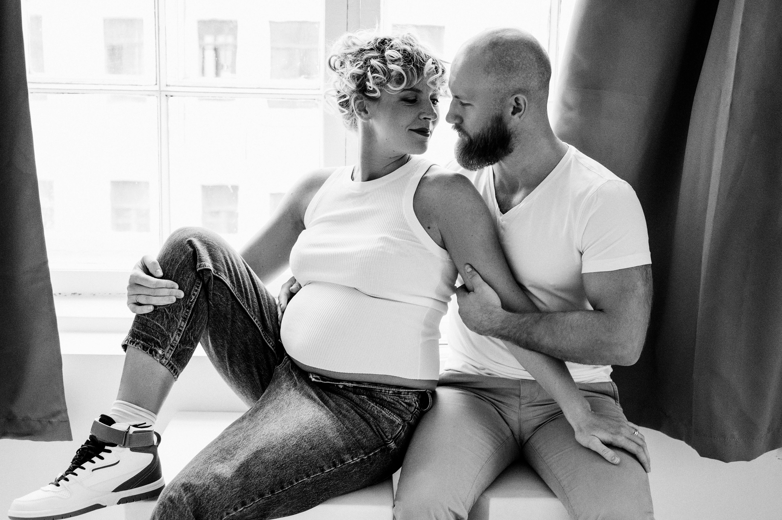 Анечка. Профессиональный фотограф беременности в СПБ. Стильные фотосессии беременности в стиле минимализм и классическая фотография